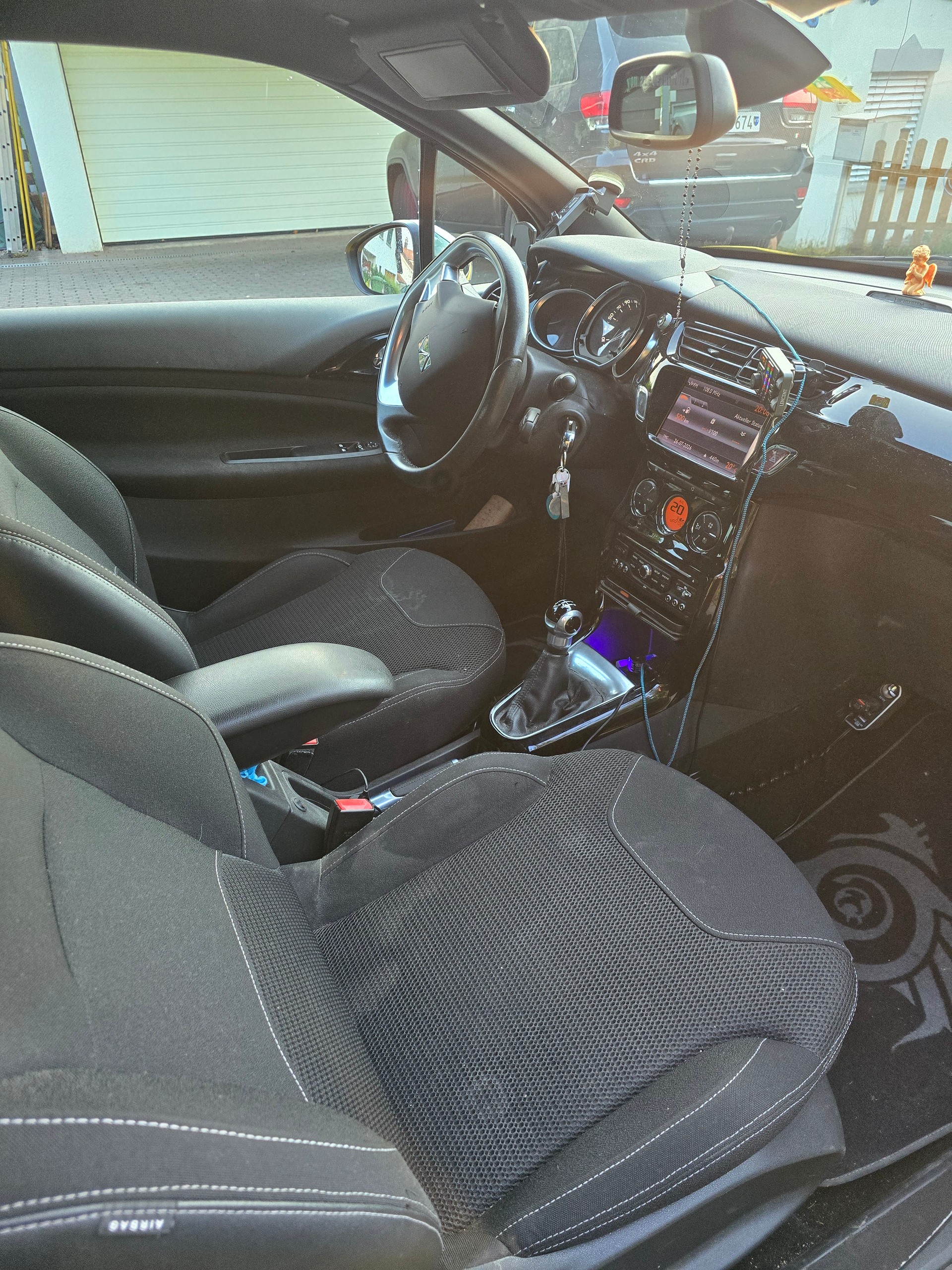 DS AUTOMOBILES 1.6 VTi So Chic-image-3