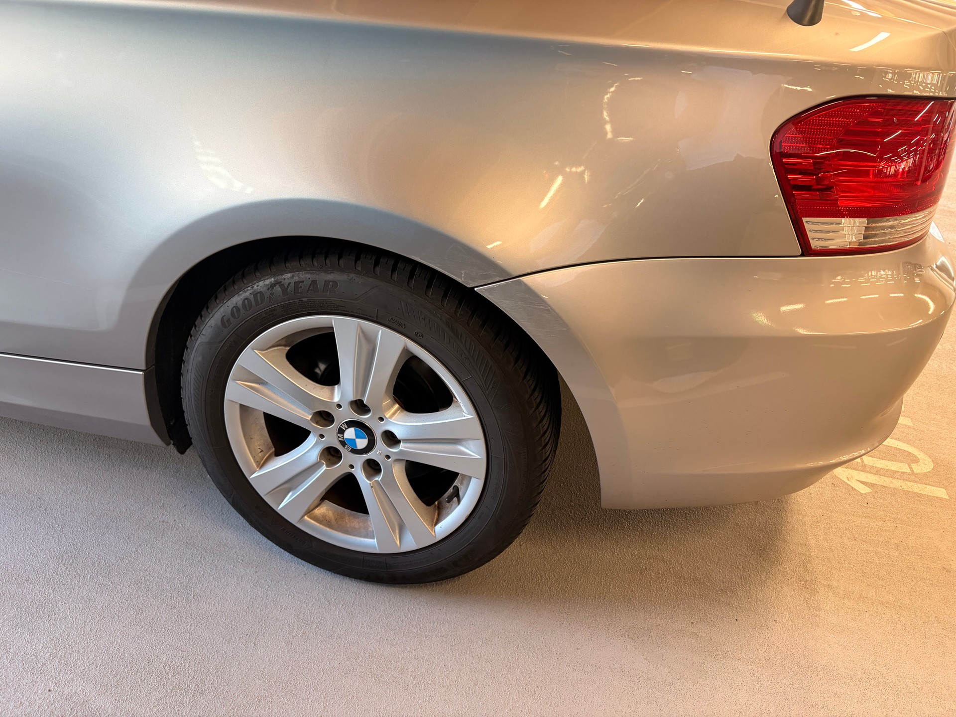 BMW 118i SE Cabrio-image-8