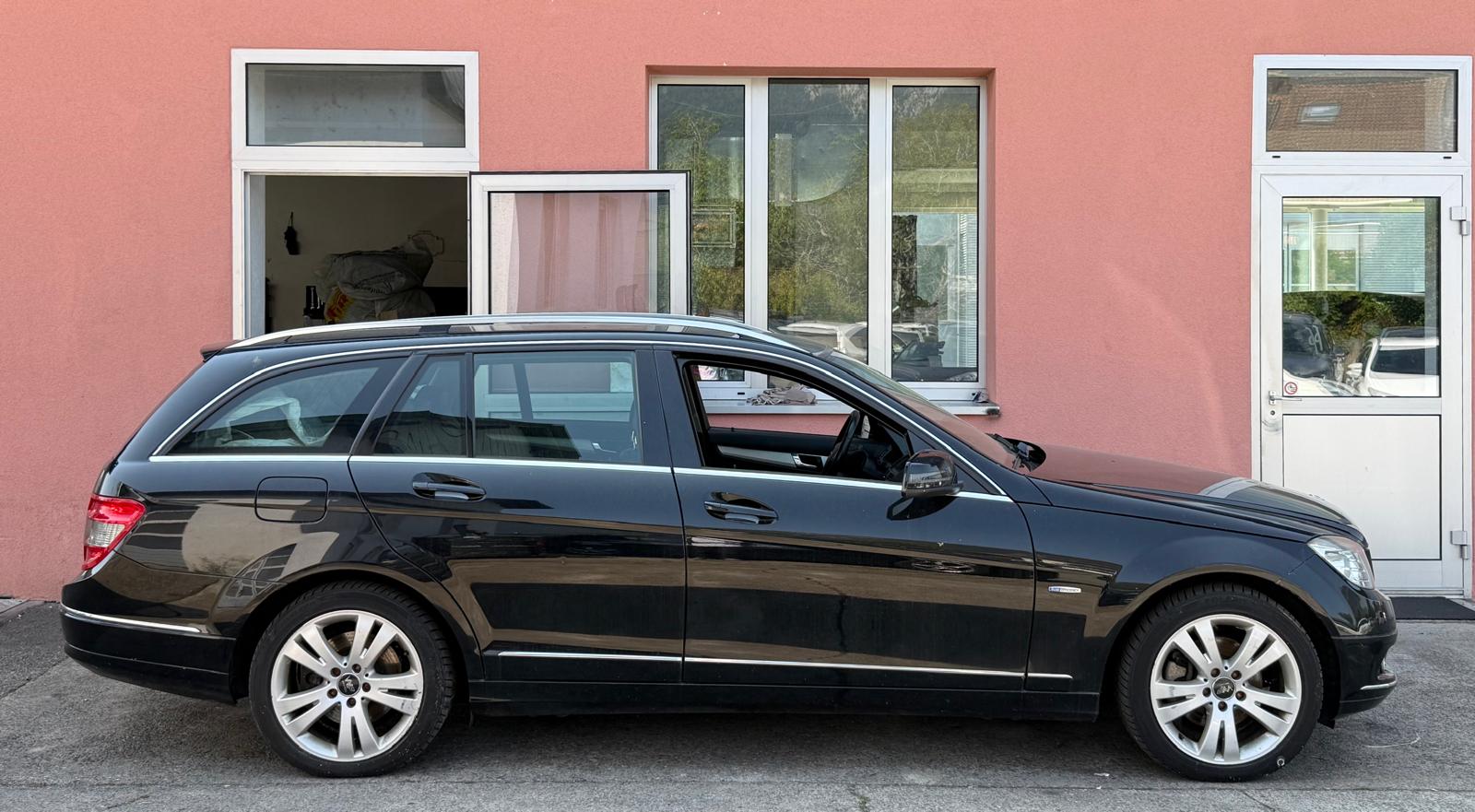 MERCEDES-BENZ C 220 CDI BlueEfficiency Elégance Automatic-image-2