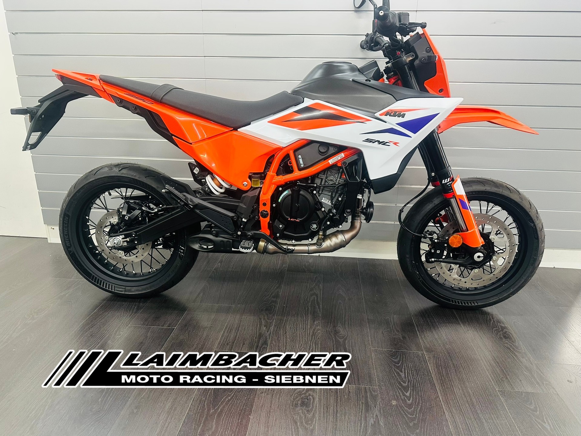 KTM 390 SMC R-showroom-element-1