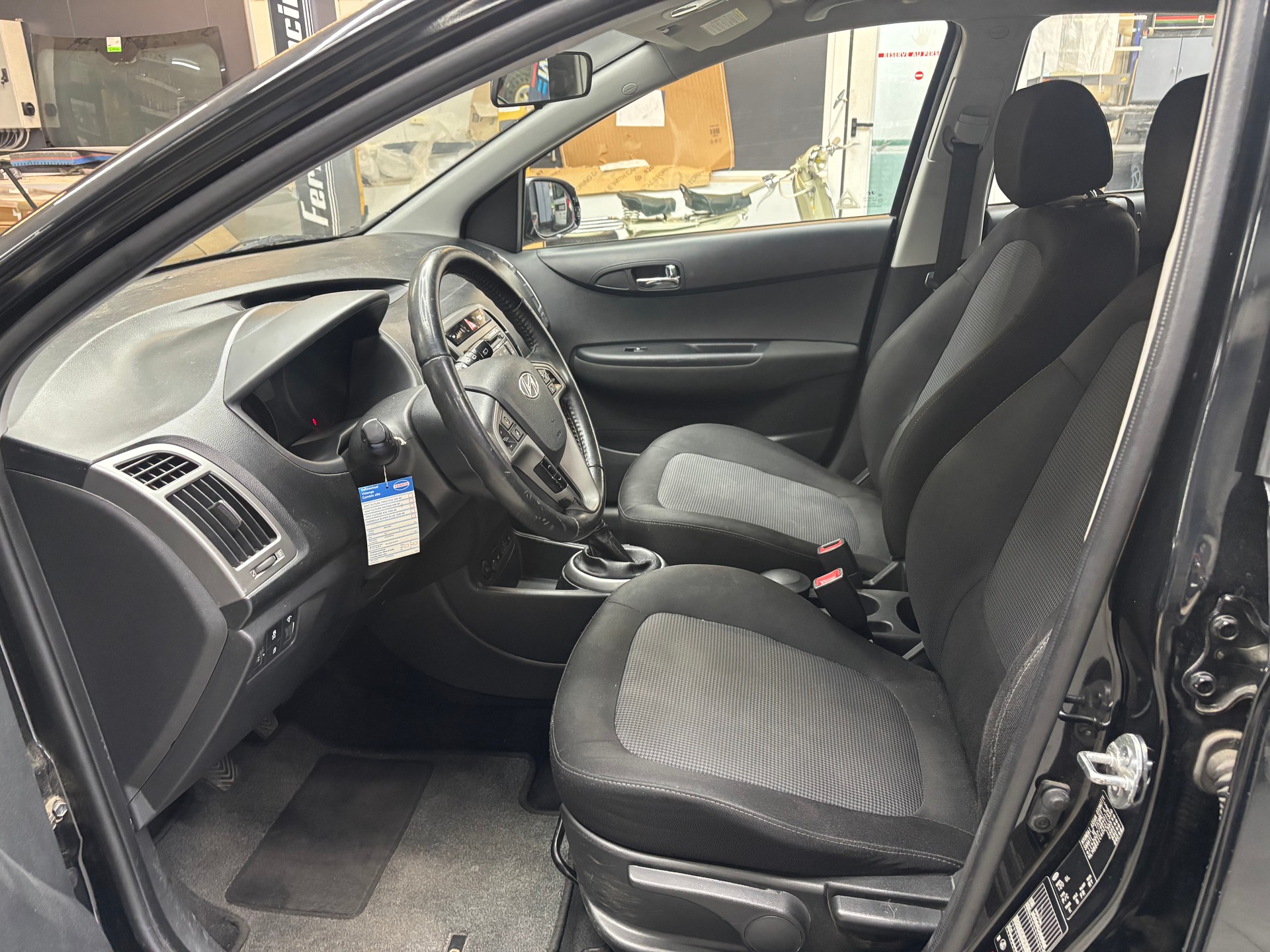 HYUNDAI i20 1.4 Style-image-8