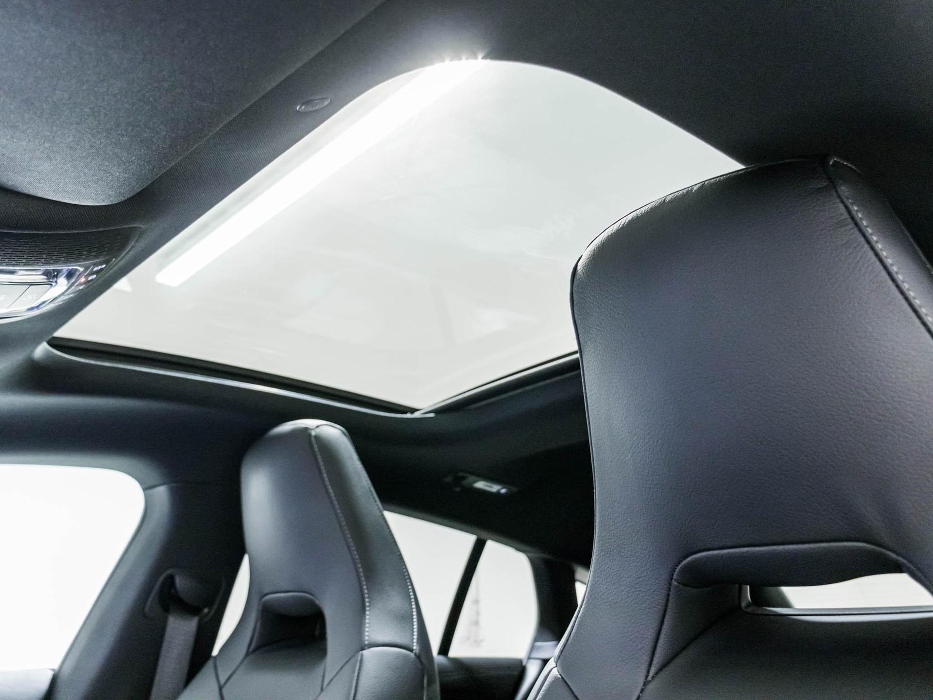 MERCEDES-BENZ CLA 35 AMG 4MATIC Shooting Brake-image-8