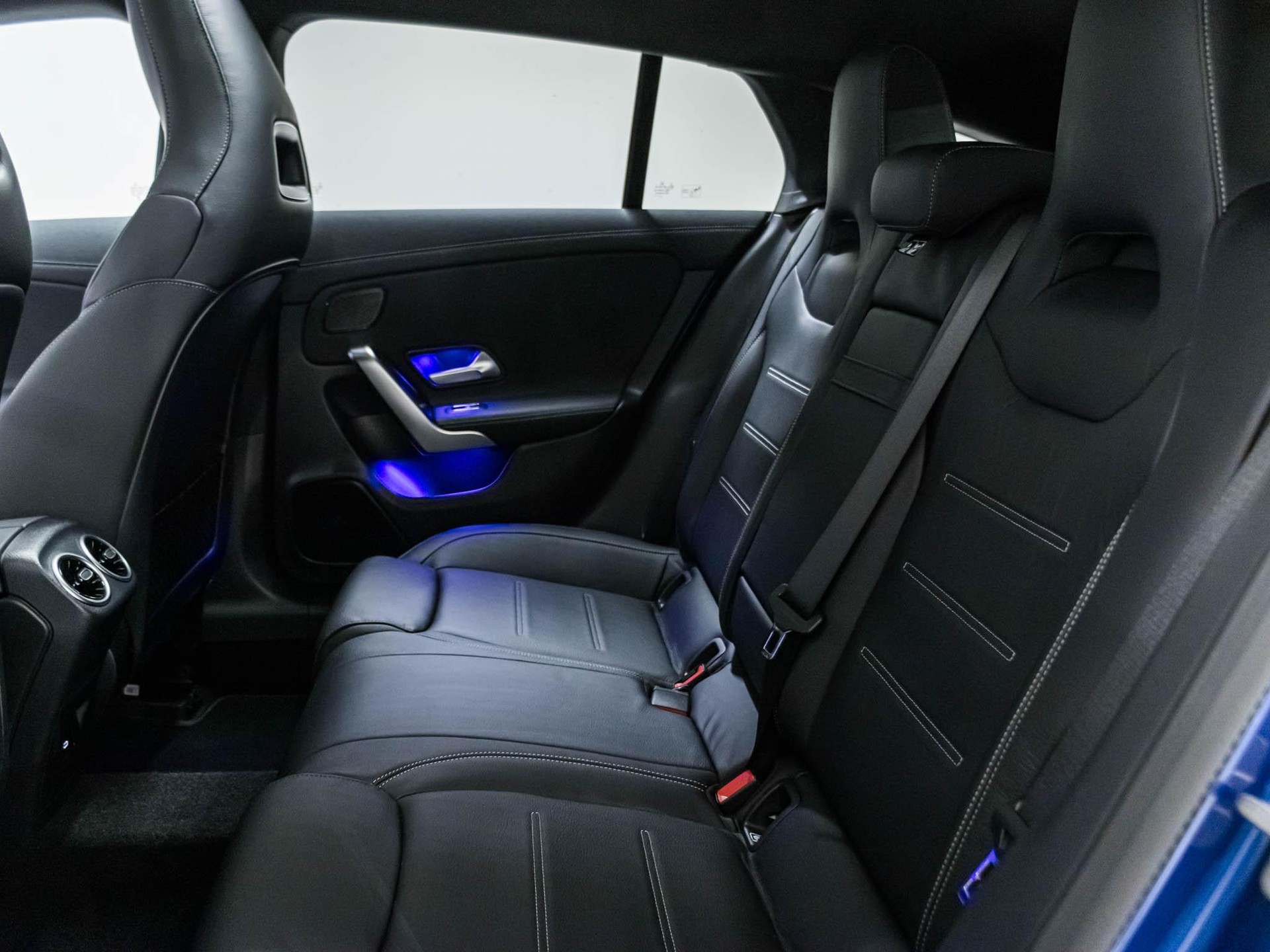 MERCEDES-BENZ CLA 35 AMG 4MATIC Shooting Brake-image-7