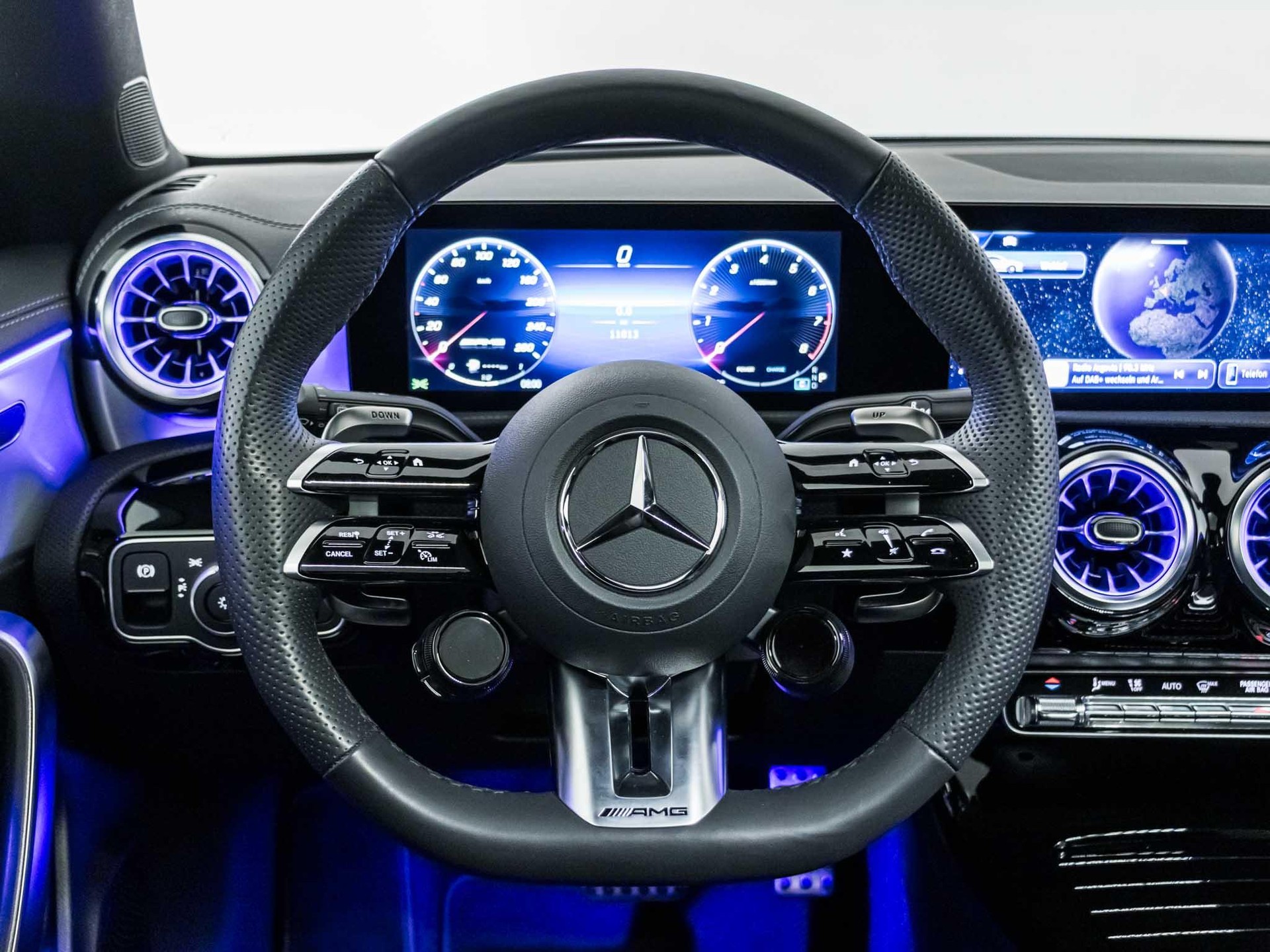 MERCEDES-BENZ CLA 35 AMG 4MATIC Shooting Brake-image-10