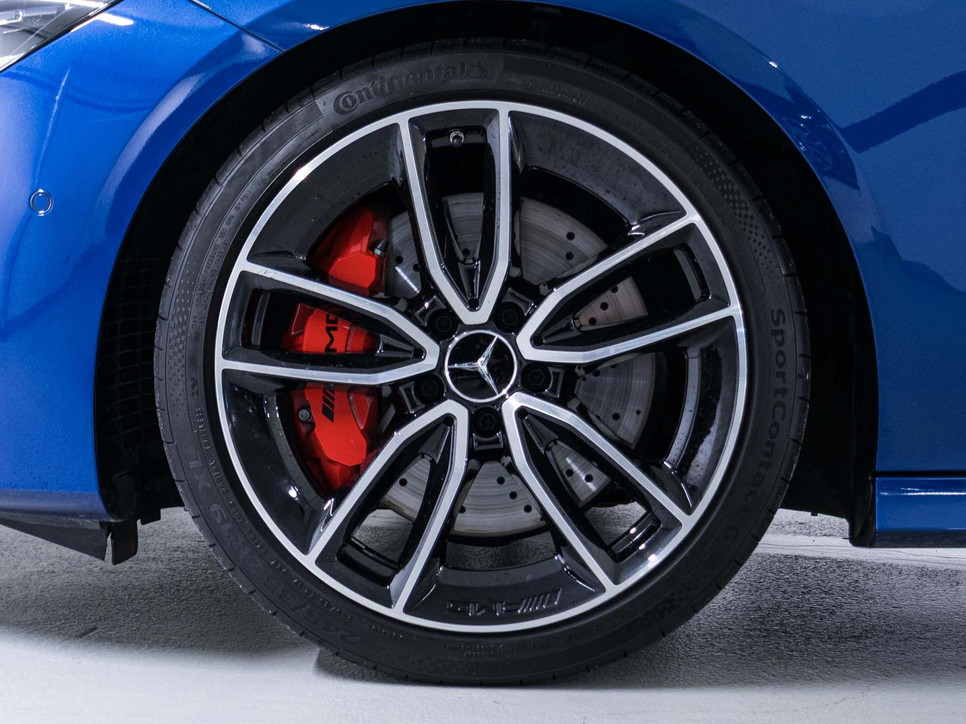 MERCEDES-BENZ CLA 35 AMG 4MATIC Shooting Brake-image-14