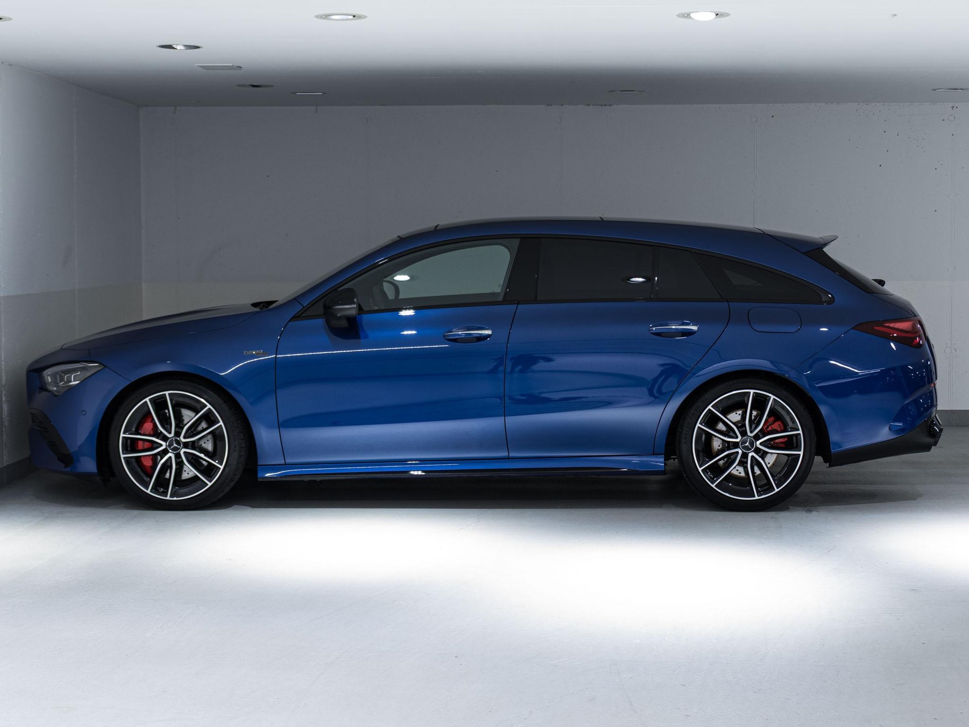 MERCEDES-BENZ CLA 35 AMG 4MATIC Shooting Brake-image-4