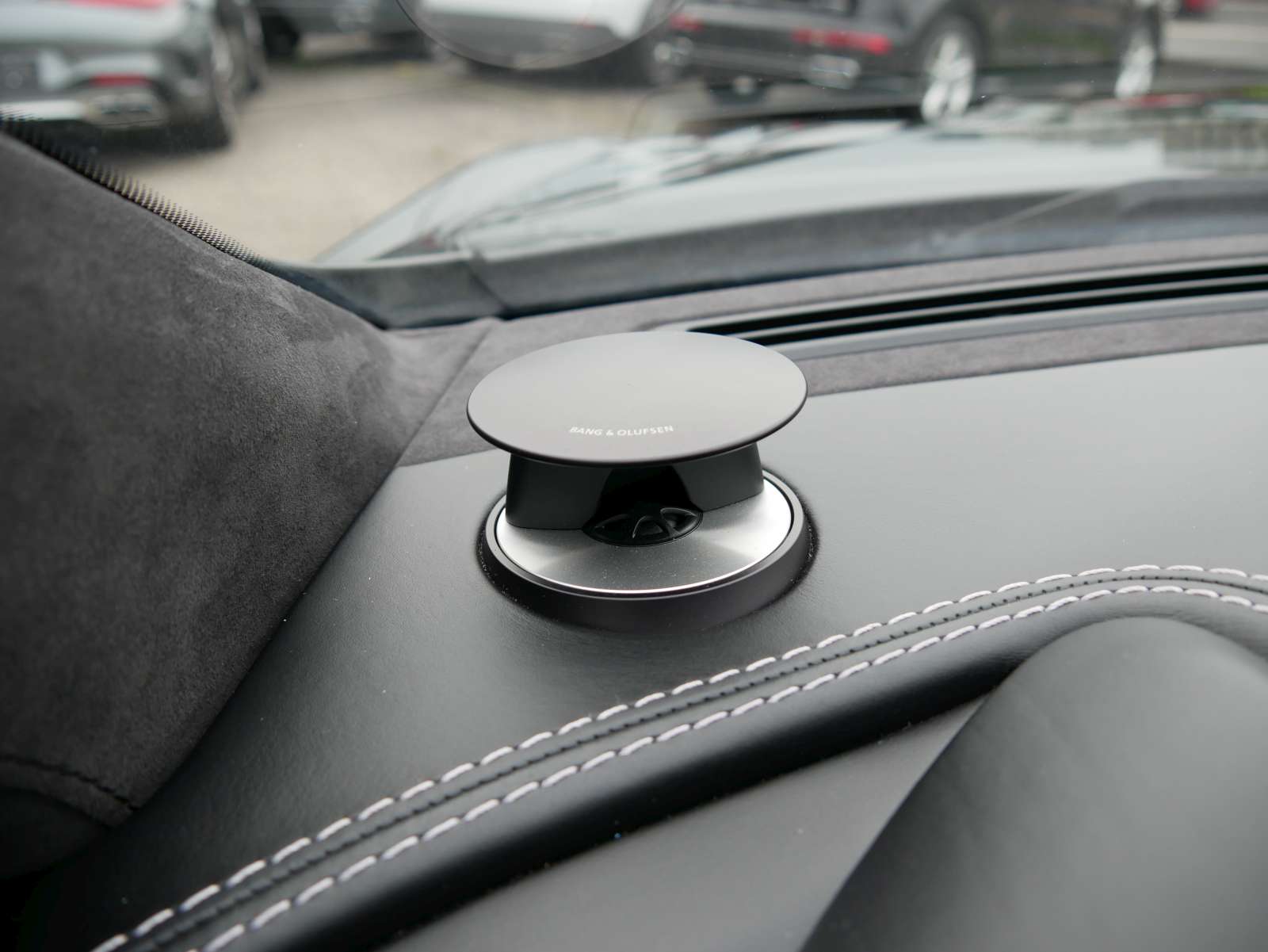 ASTON MARTIN Vanquish V12 5.9-48 Touchtronic 3-image-10