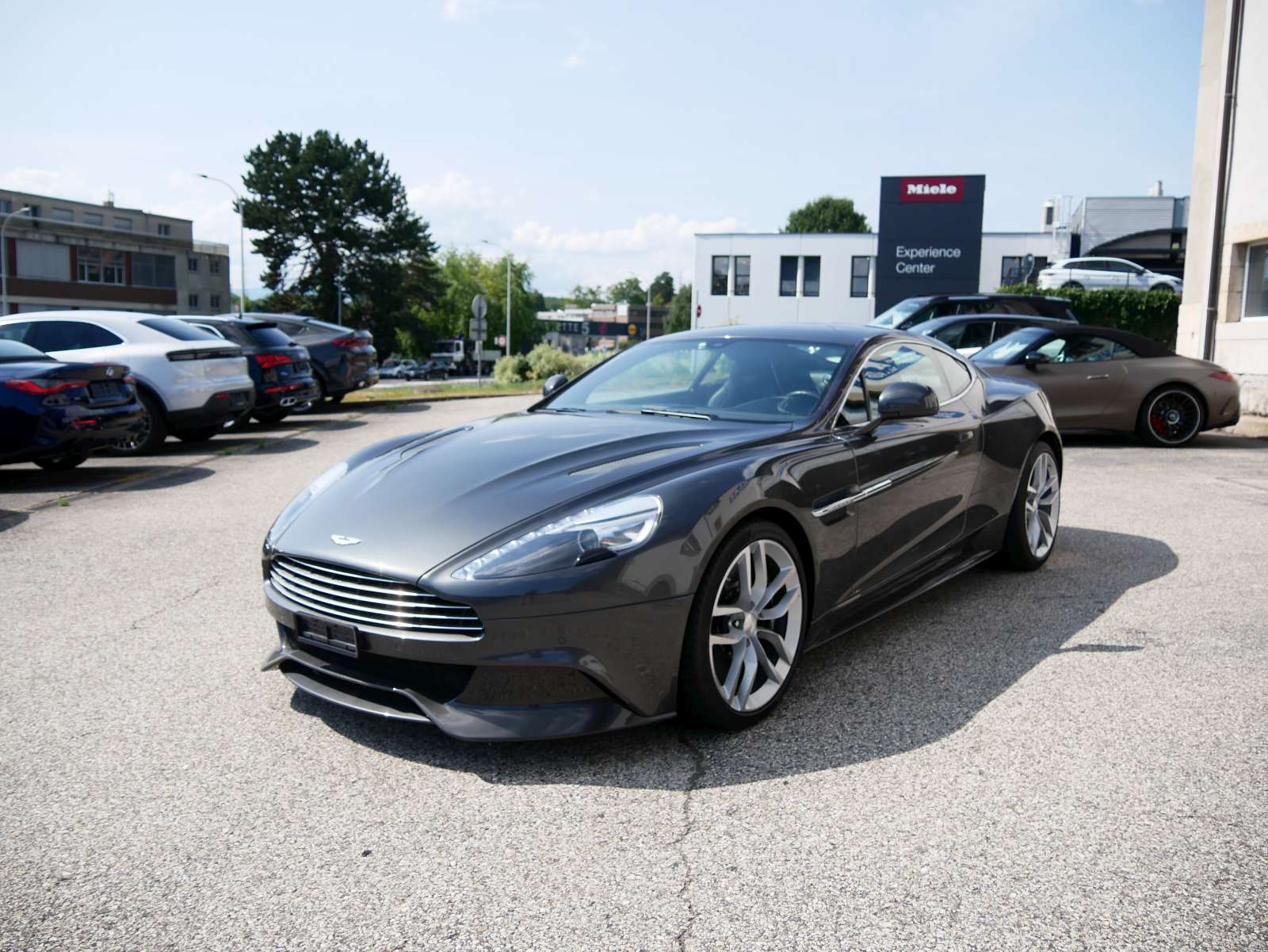 ASTON MARTIN Vanquish V12 5.9-48 Touchtronic 3-image-0