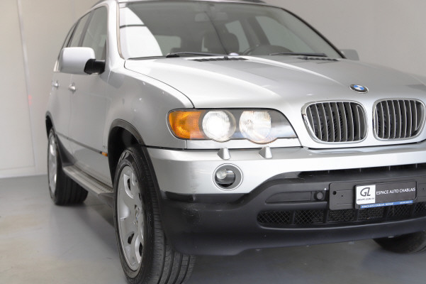 BMW X5 4.4i-showroom-element-1