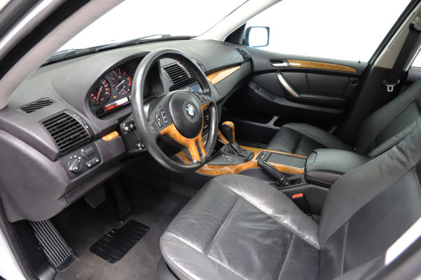 BMW X5 4.4i-image-7