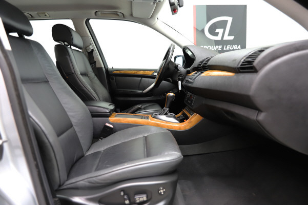 BMW X5 4.4i-image-8