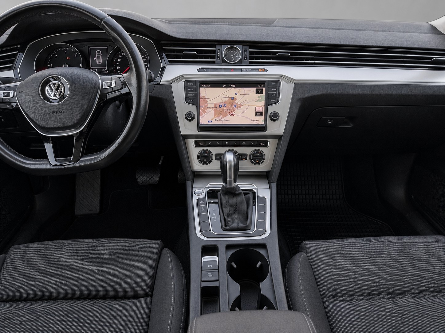 VW Passat Variant 2.0 TDI BMT Highline DSG-image-13