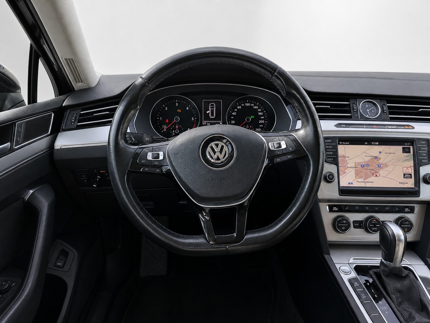 VW Passat Variant 2.0 TDI BMT Highline DSG-image-14