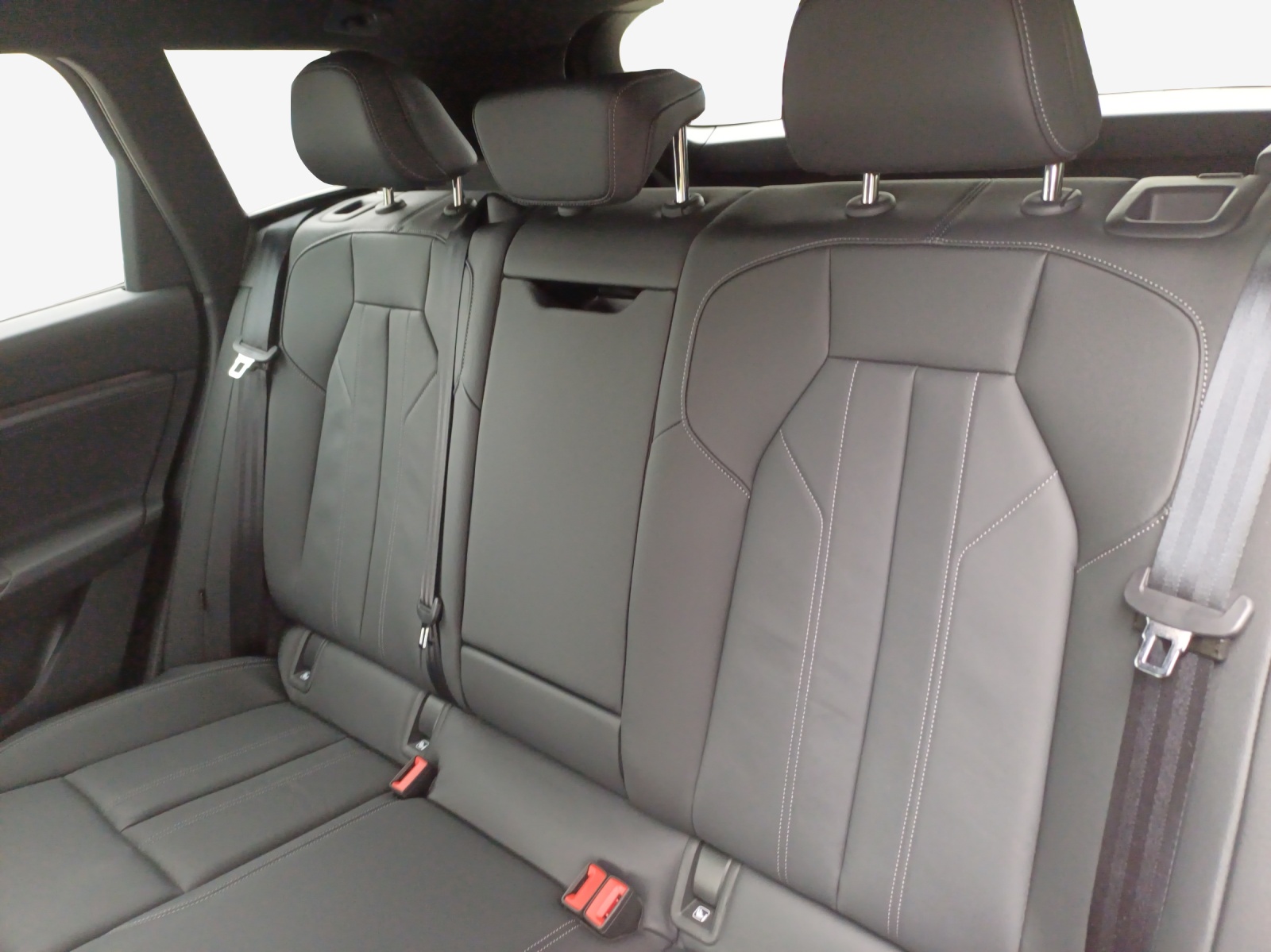 AUDI Q6 e-tron quattro-image-12
