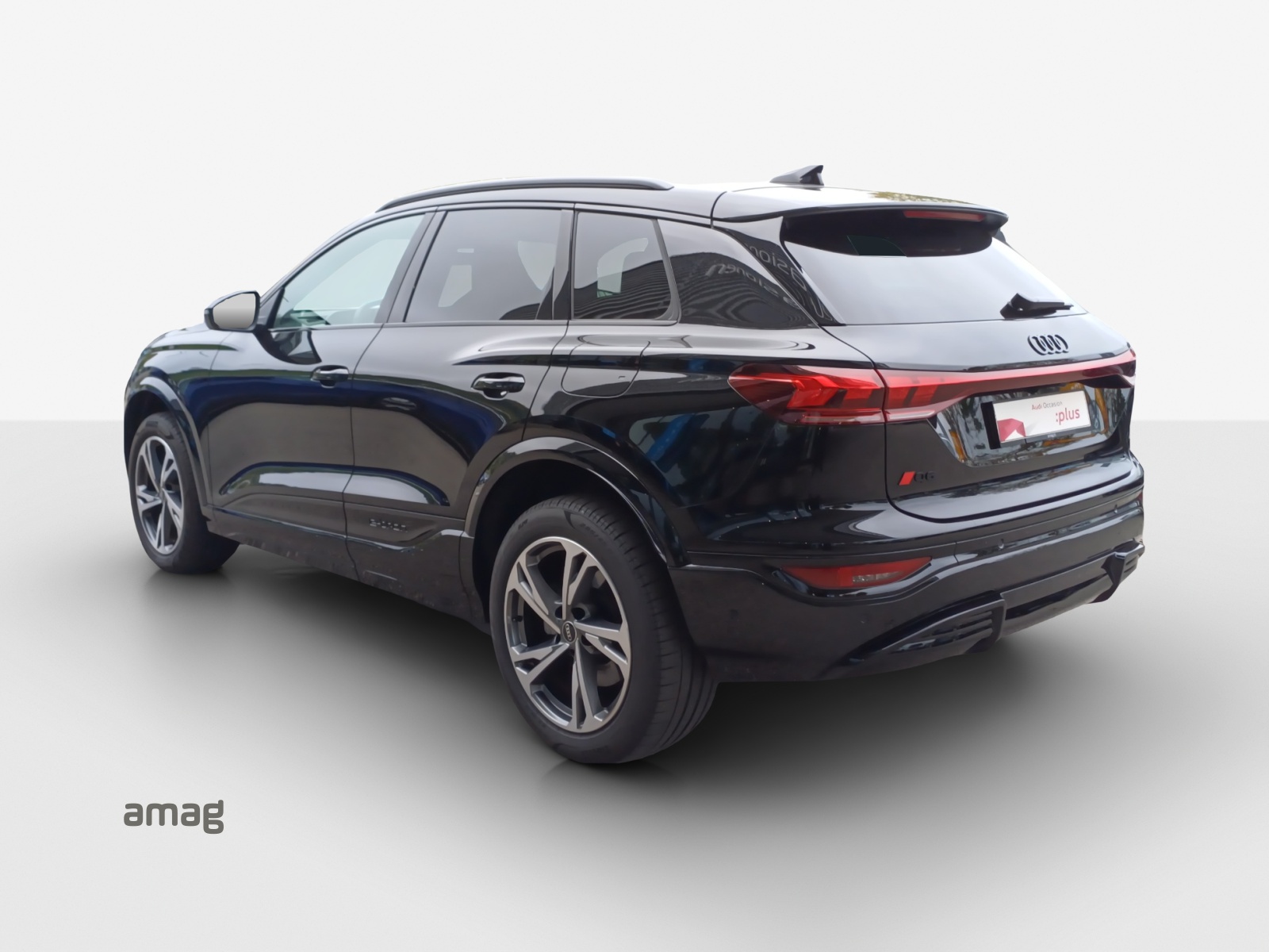 AUDI Q6 e-tron quattro-showroom-element-2