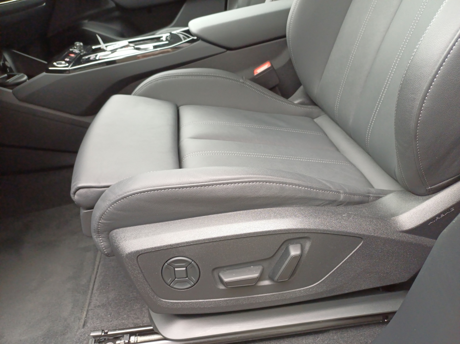 AUDI Q6 e-tron quattro-image-15