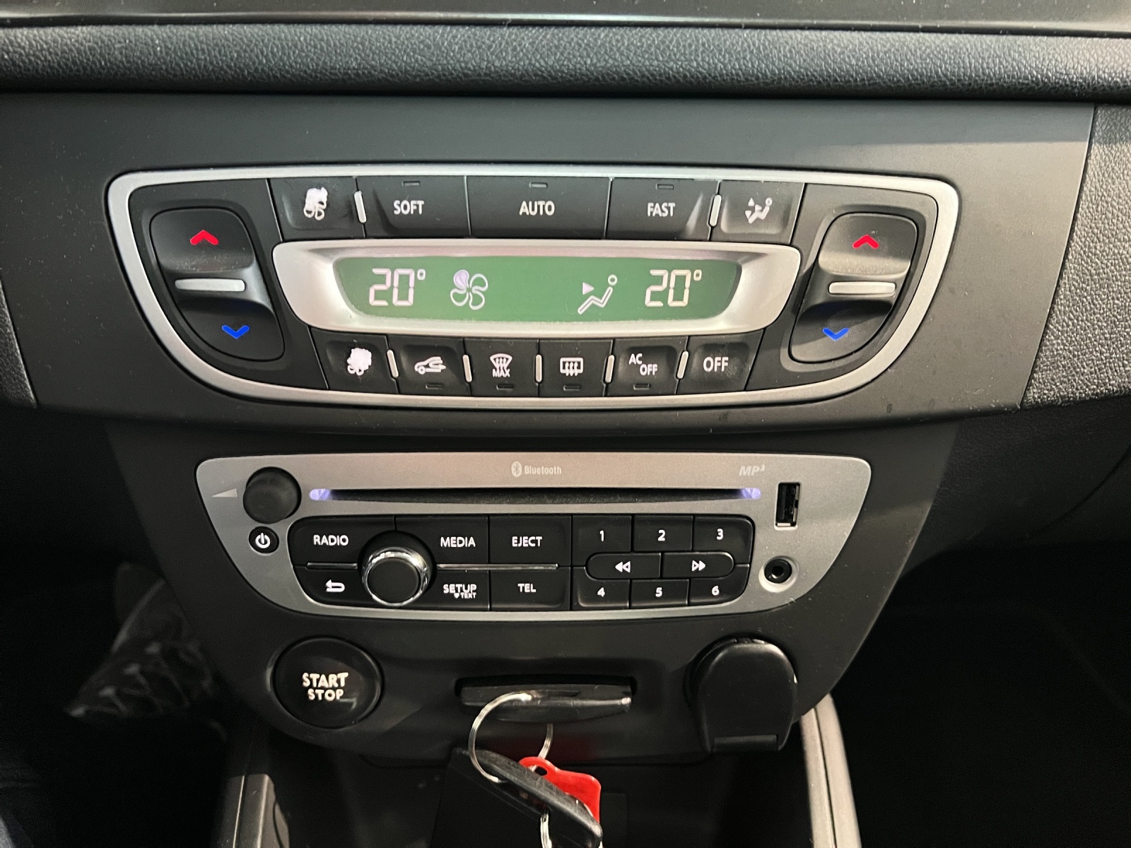 RENAULT Mégane Grandtour 1.5 dCi Expression EDC-image-11