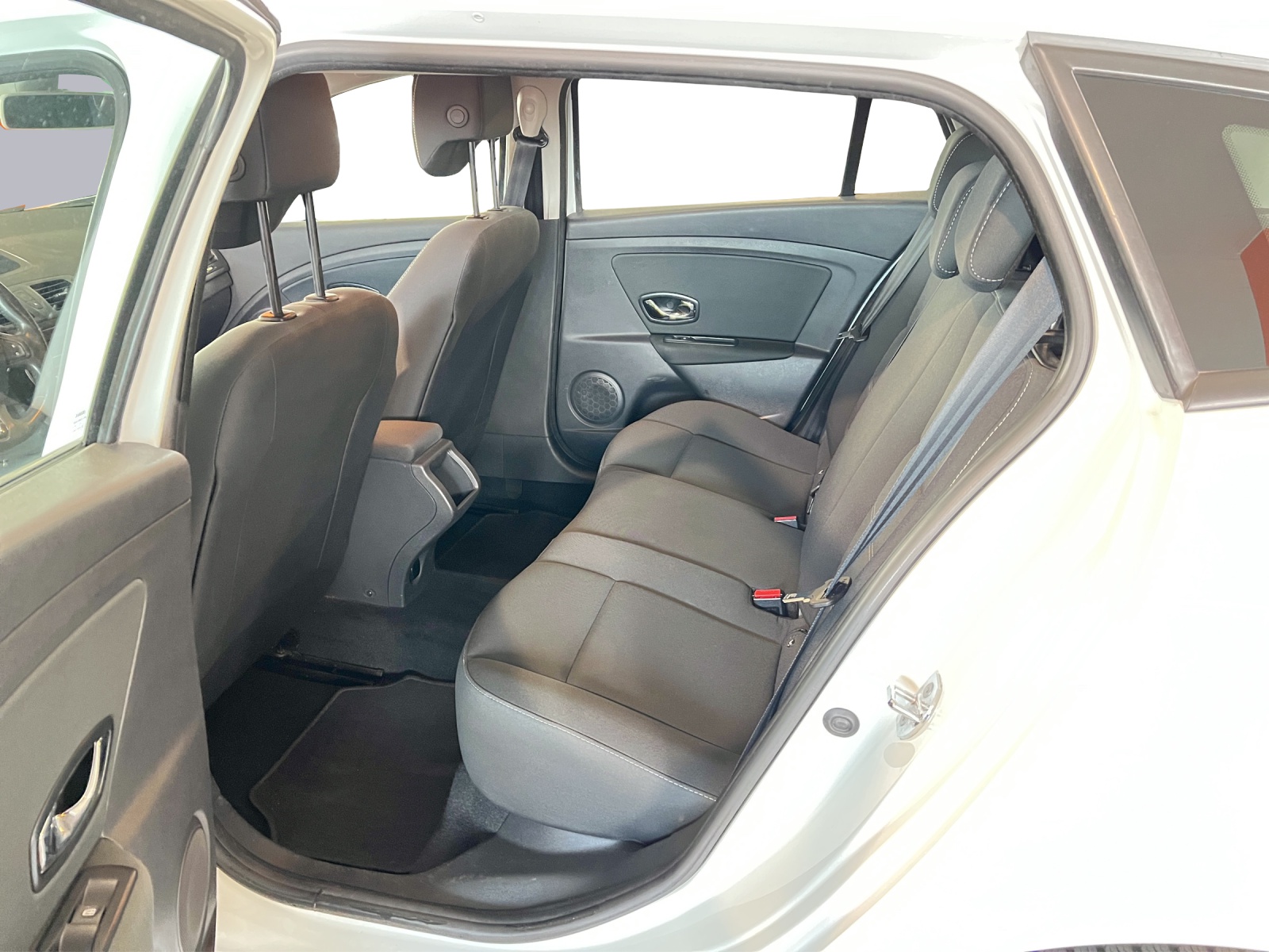 RENAULT Mégane Grandtour 1.5 dCi Expression EDC-image-9