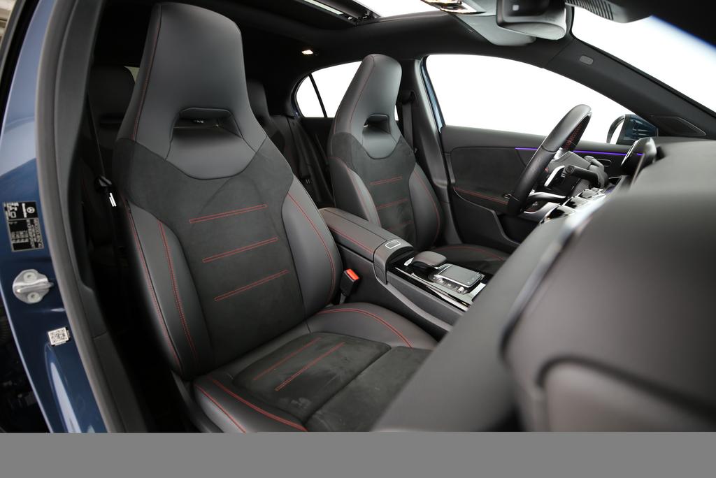 MERCEDES-BENZ A 250 e AMG Line-image-12