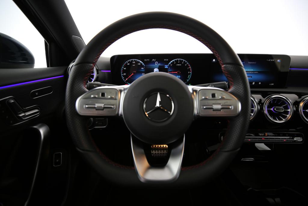 MERCEDES-BENZ A 250 e AMG Line-image-5