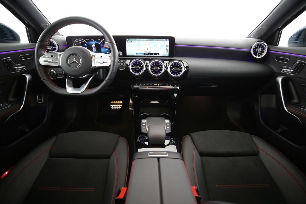 MERCEDES-BENZ A 250 e AMG Line-image-9