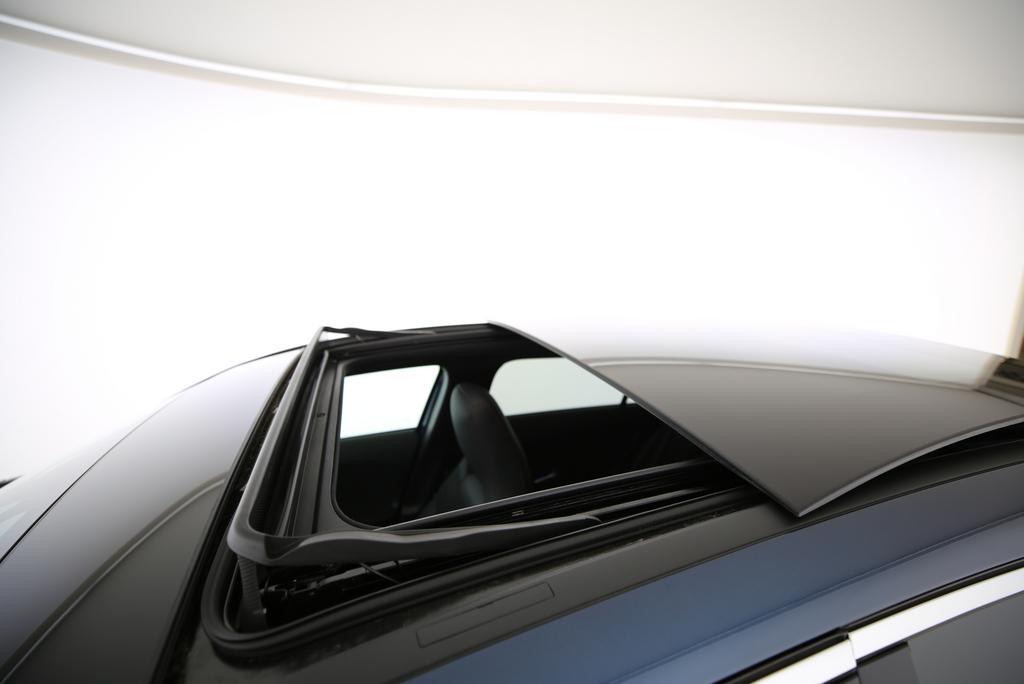 MERCEDES-BENZ A 250 e AMG Line-image-11