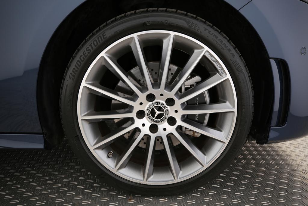 MERCEDES-BENZ A 250 e AMG Line-image-13