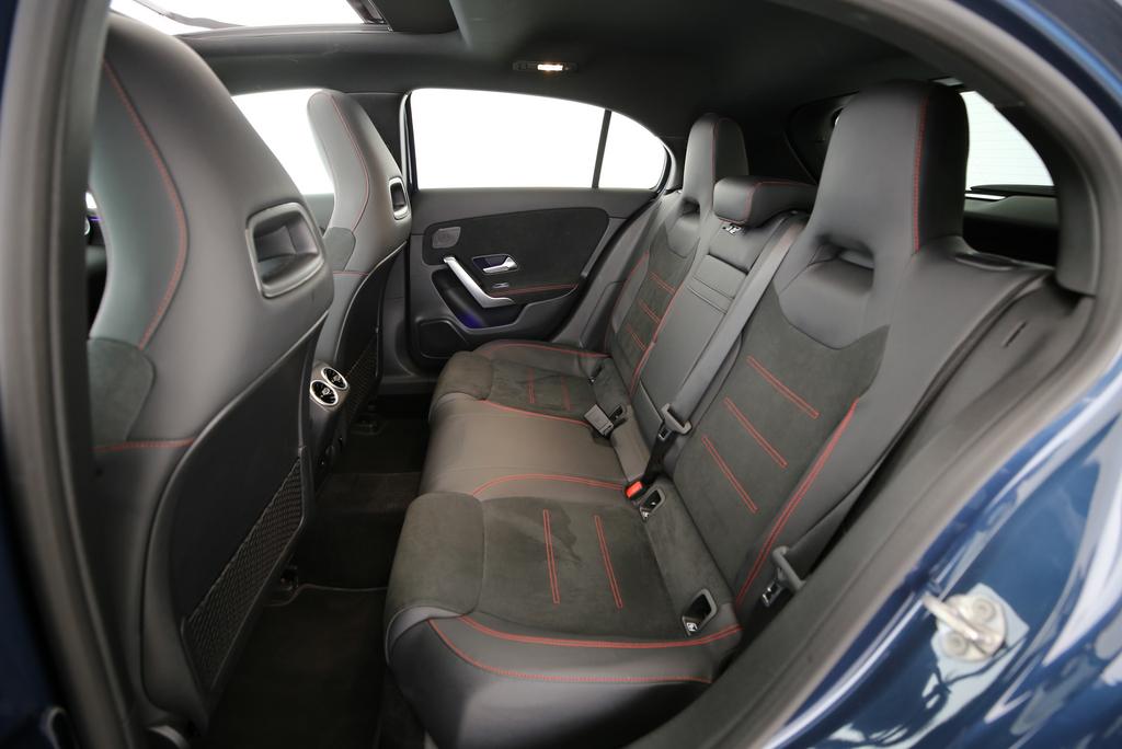 MERCEDES-BENZ A 250 e AMG Line-image-10