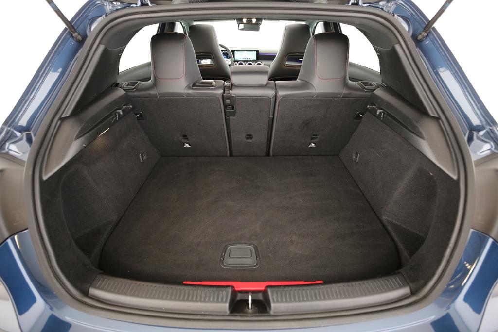MERCEDES-BENZ A 250 e AMG Line-image-14