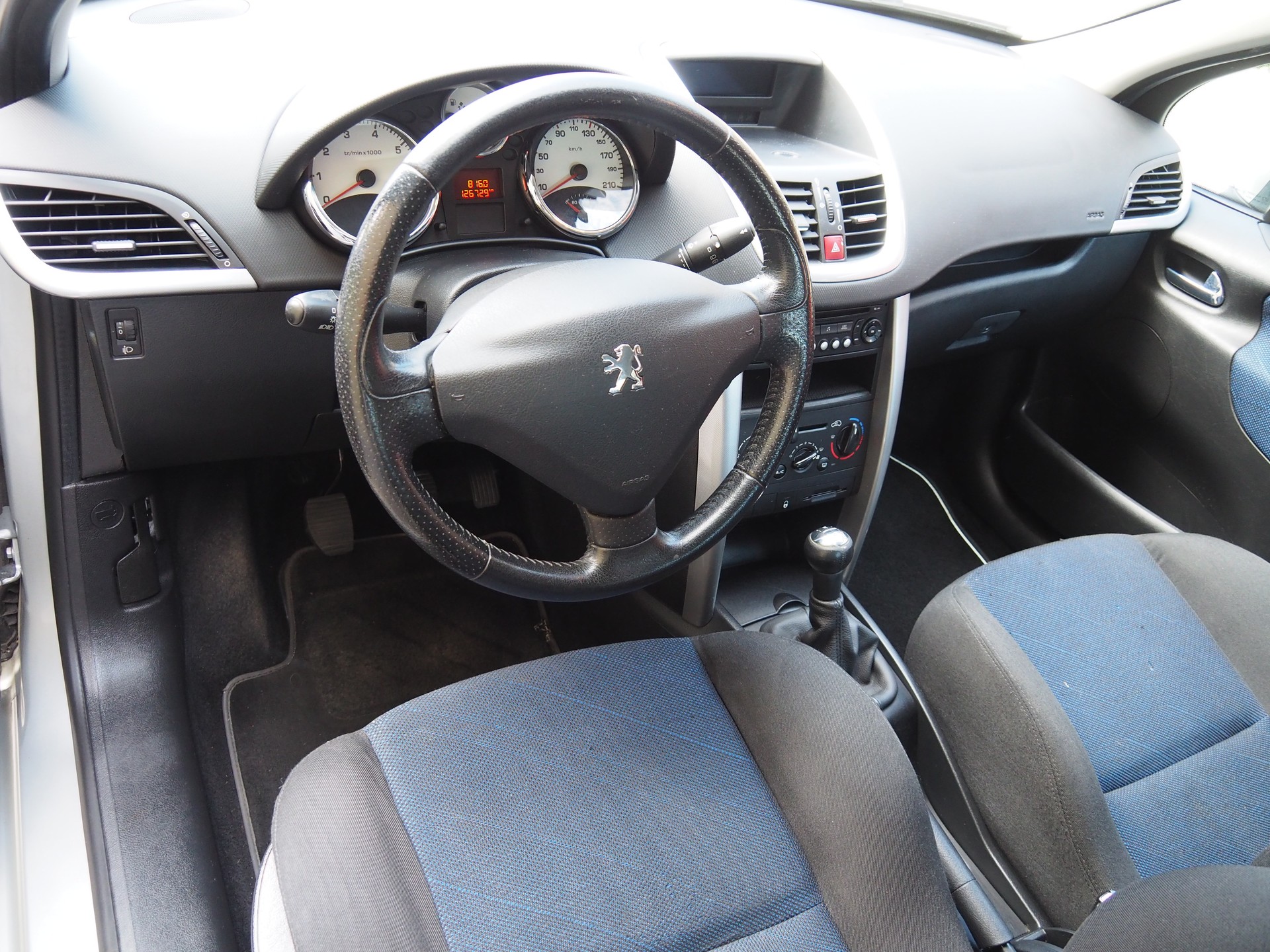 PEUGEOT 207 1.4 16V Look-image-11