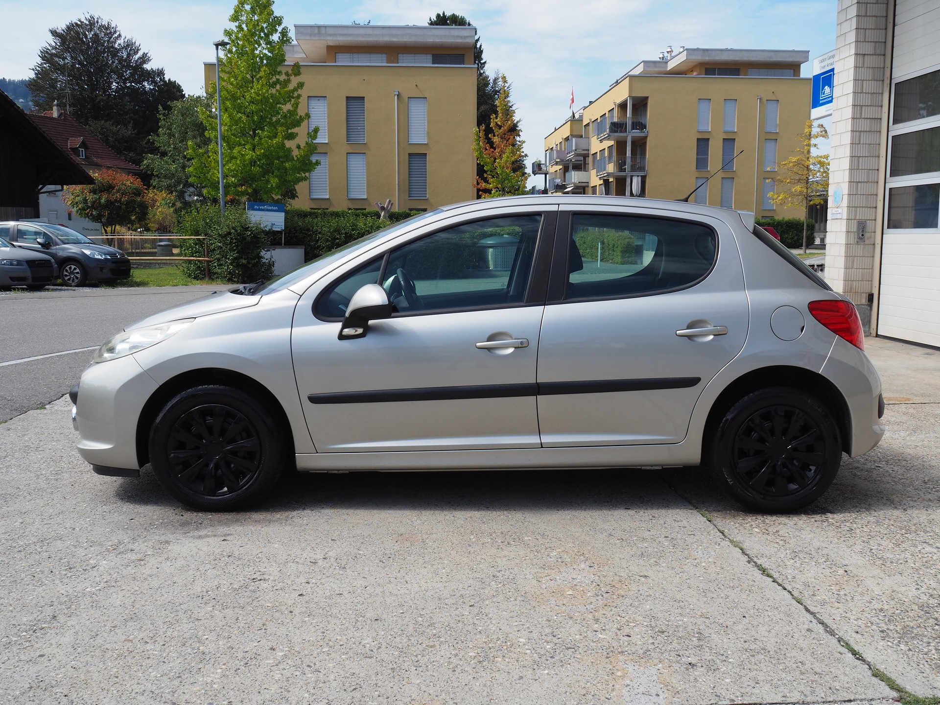 PEUGEOT 207 1.4 16V Look-image-1