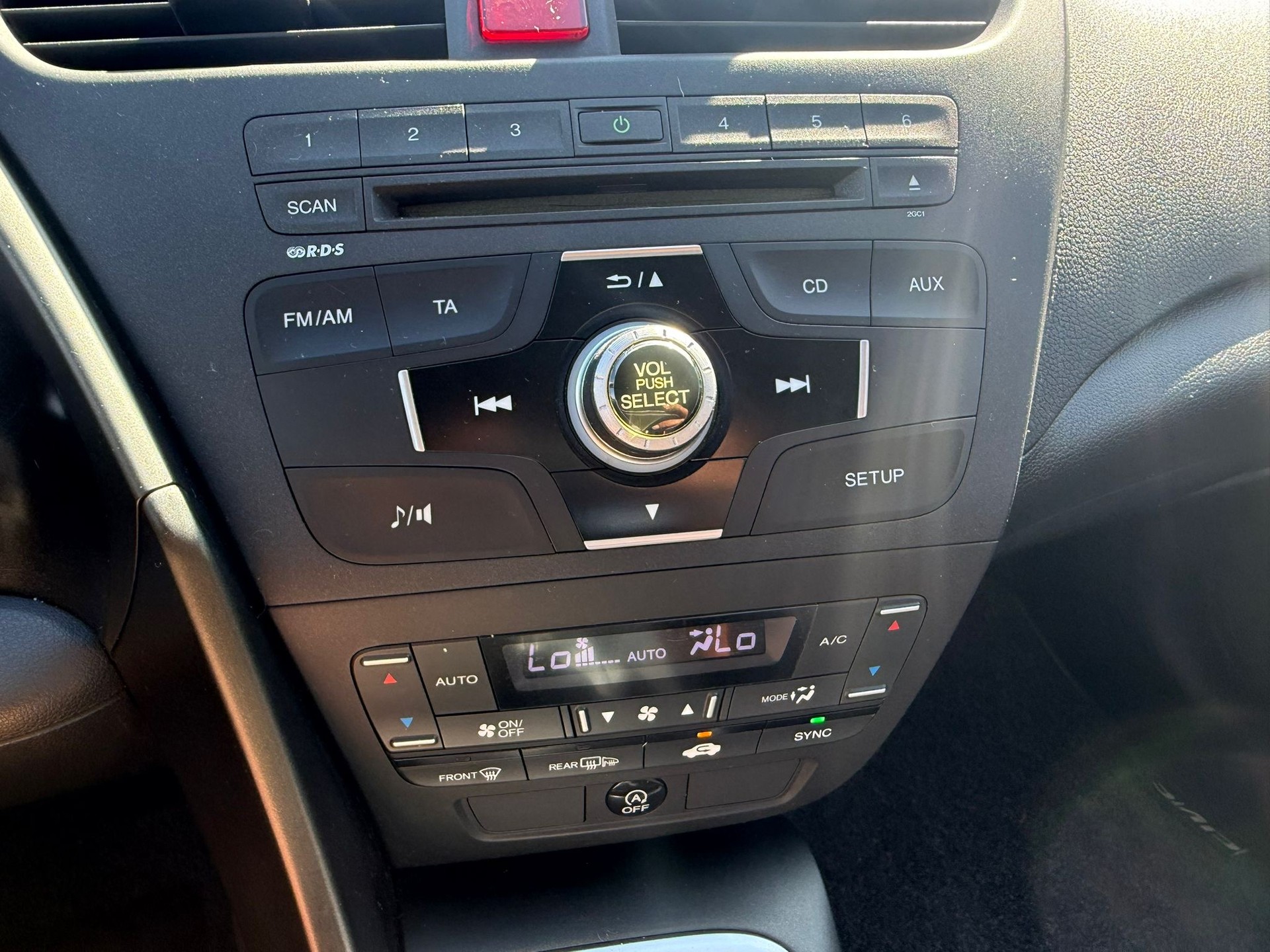 HONDA Civic 1.8i Comfort-image-12