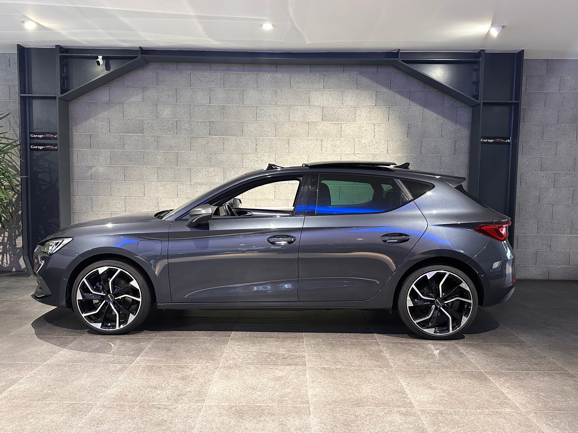 SEAT Leon 1.4 eHybrid Hola FR-image-0