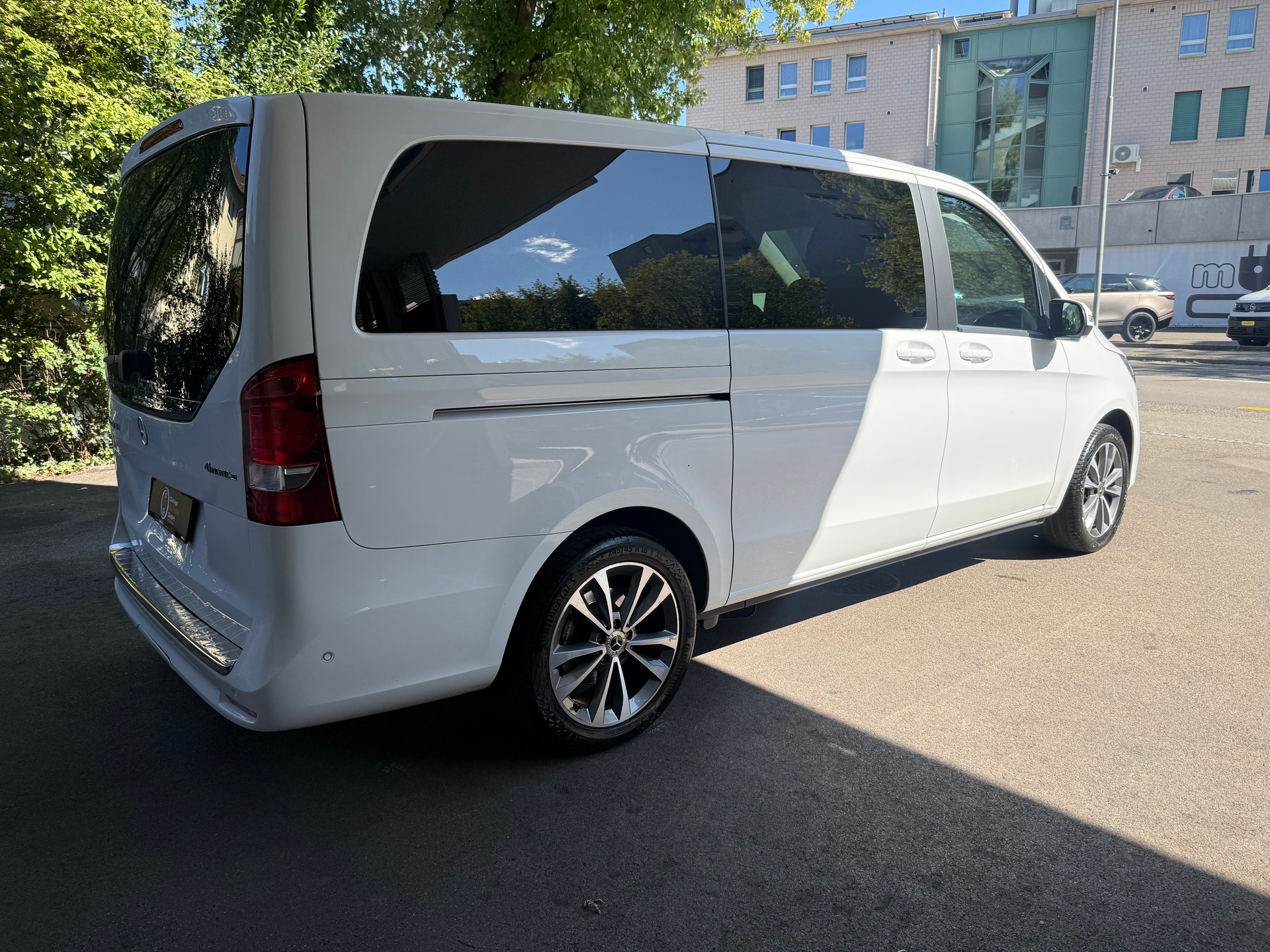 MERCEDES-BENZ V 220 d Trend lang 4Matic 9G-Tronic-image-4