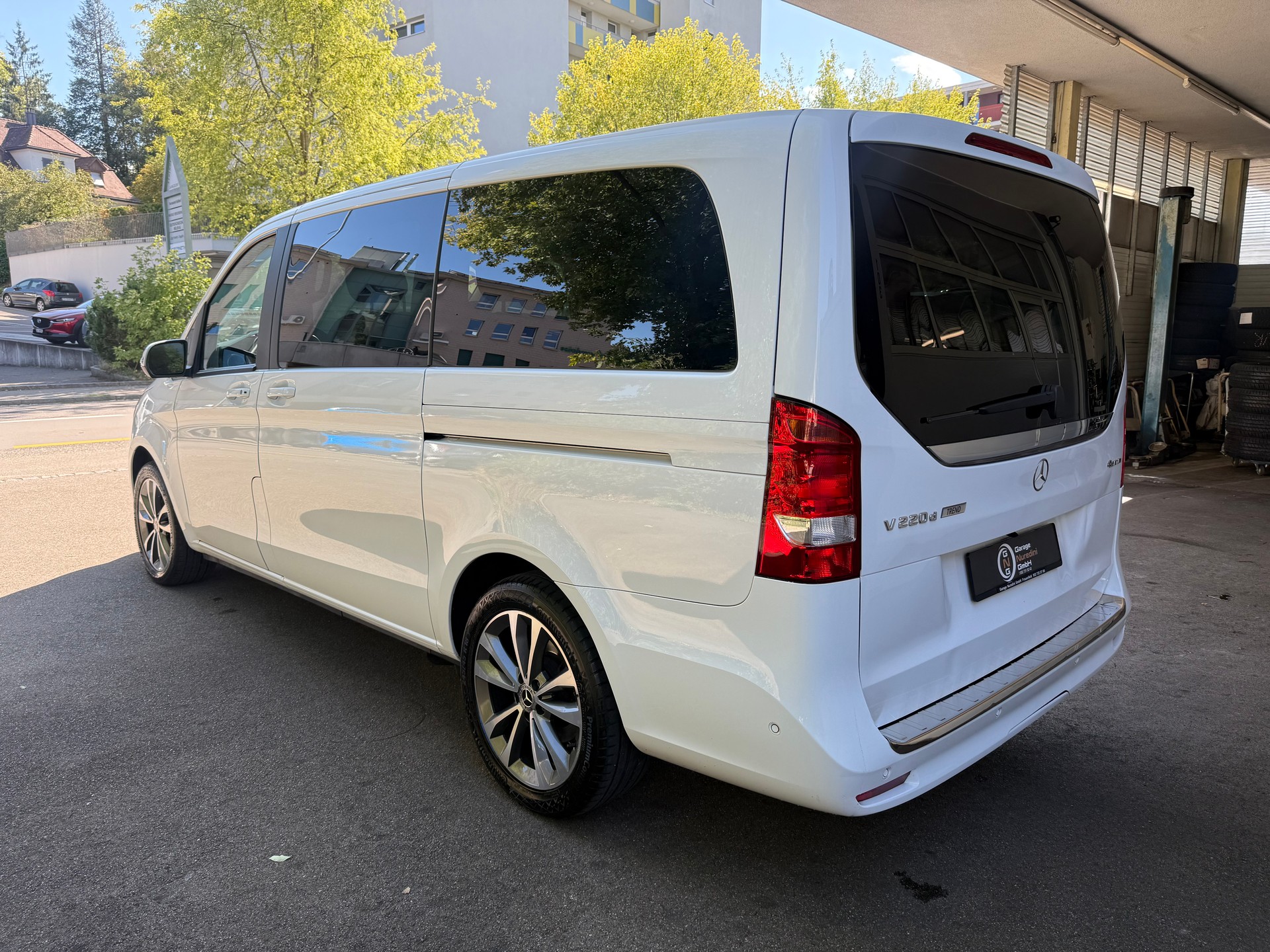 MERCEDES-BENZ V 220 d Trend lang 4Matic 9G-Tronic-image-3