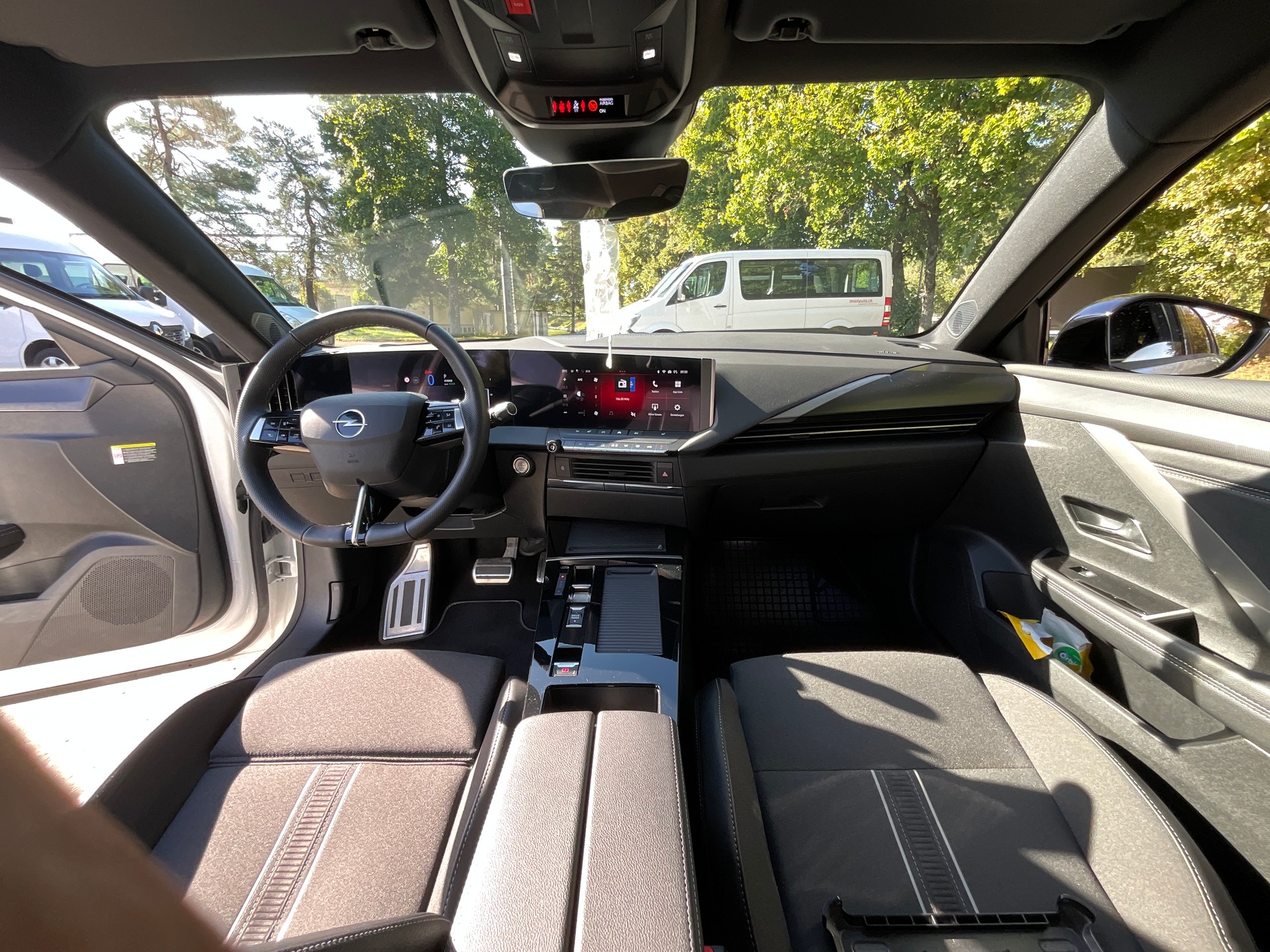 OPEL 1.6 T PHEV 180 Swiss Plus-image-2
