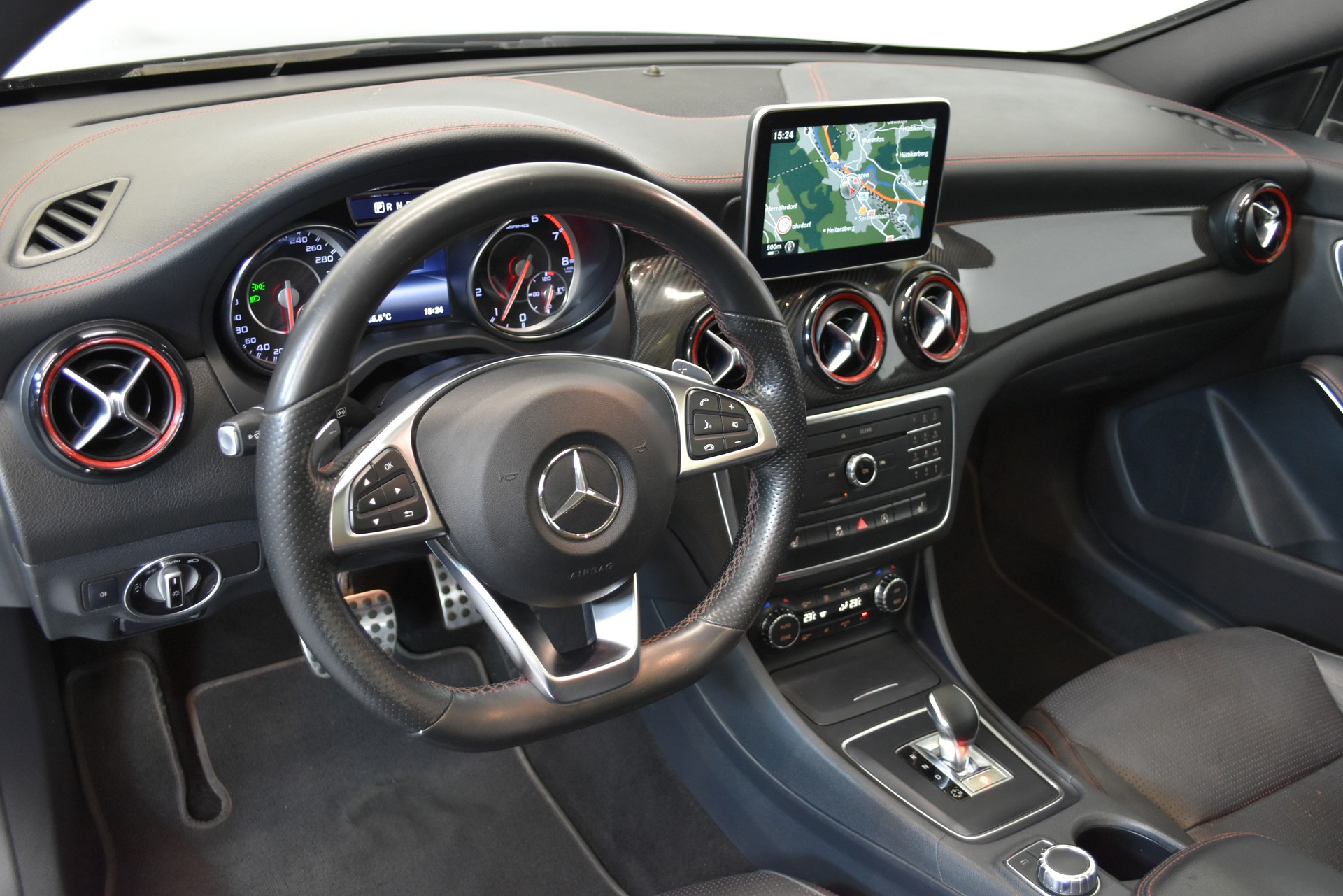 MERCEDES-BENZ CLA 45 AMG 4Matic Speedshift-image-5