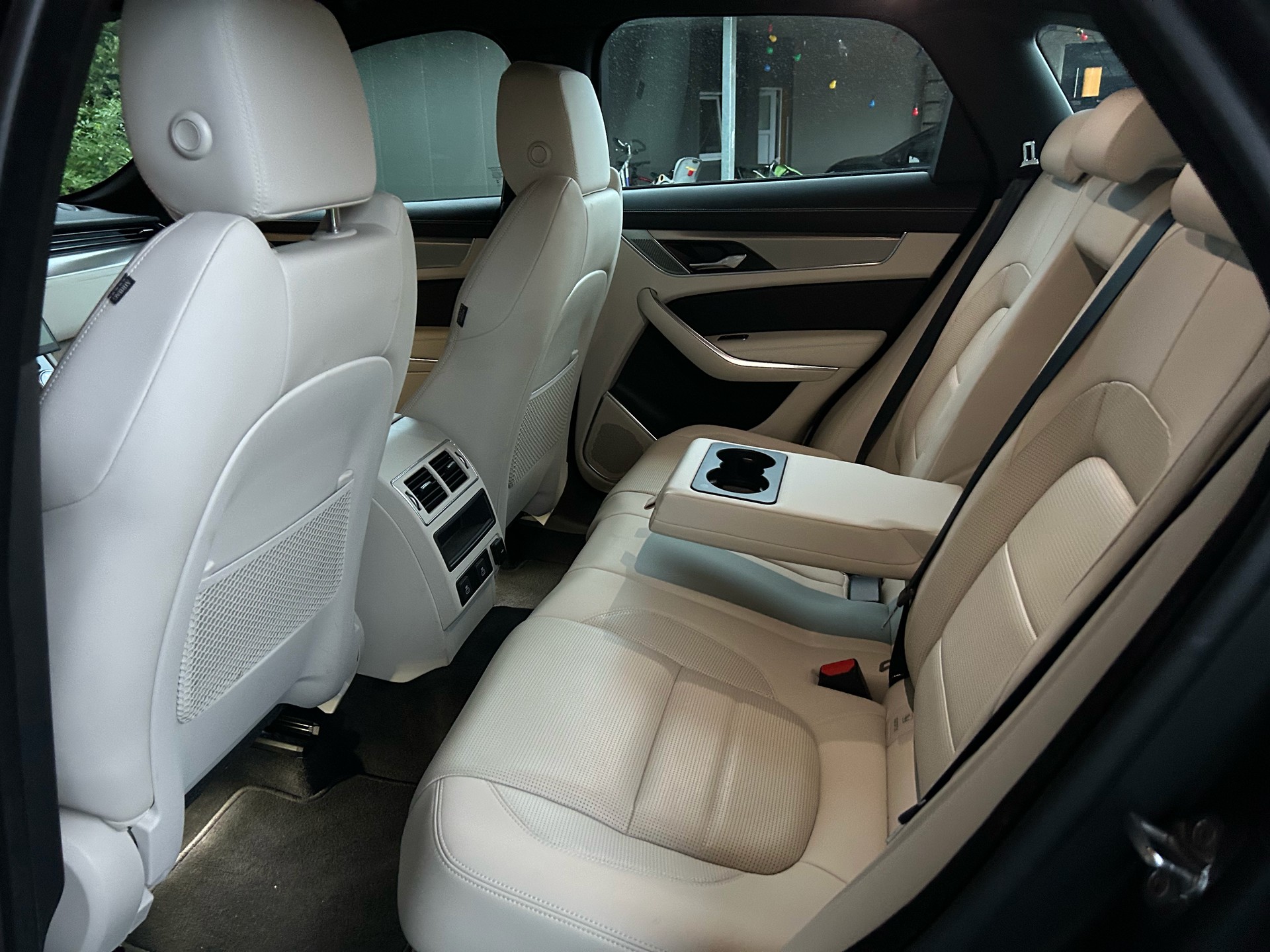 JAGUAR D300 AWD-image-2
