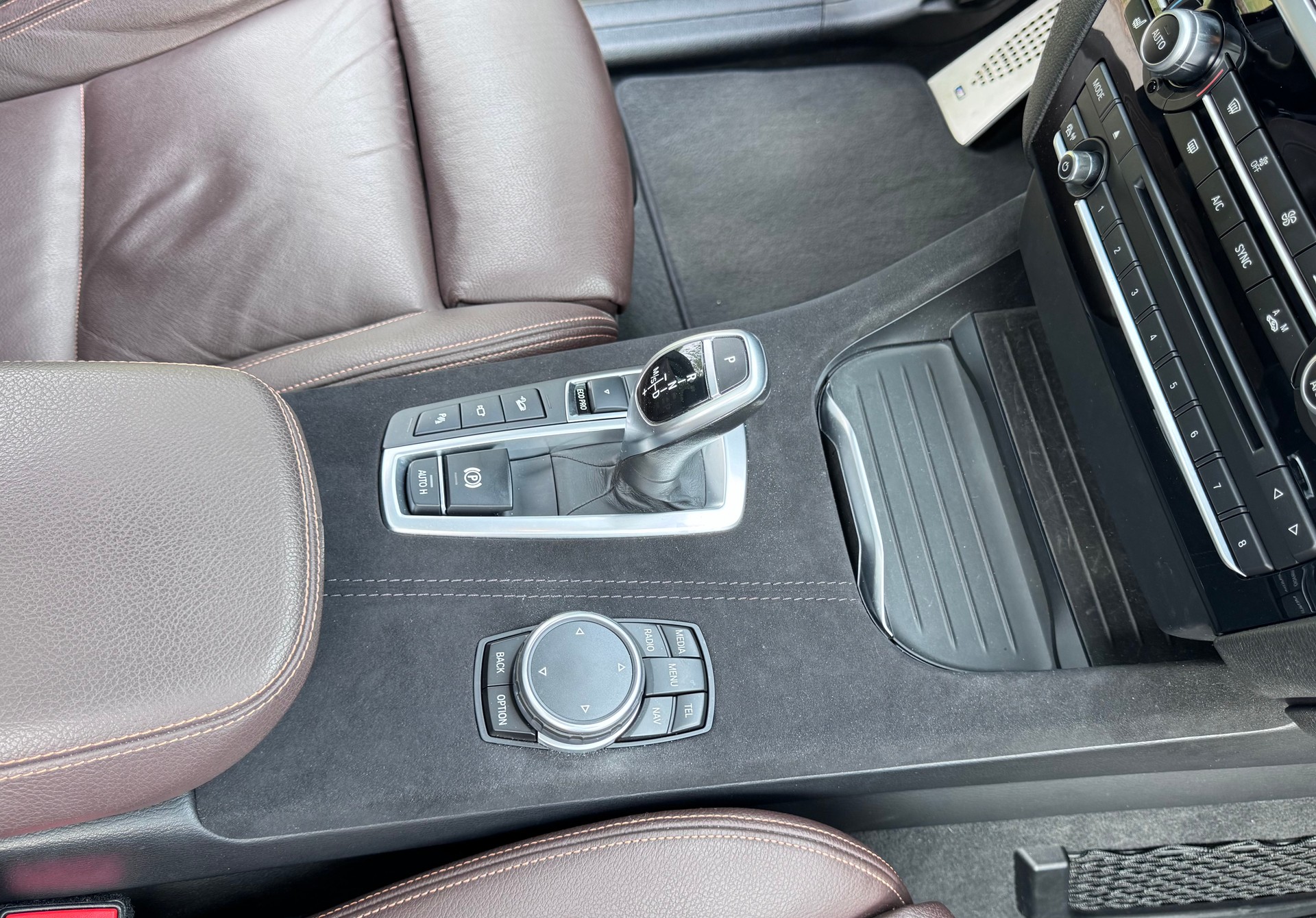 BMW xDrive 35D Steptronic M-Sport Paket / Elk AHK / Panoramadach / HARMAN KARDON / Top Ausgestattet / Frisch Ab MFK-image-10