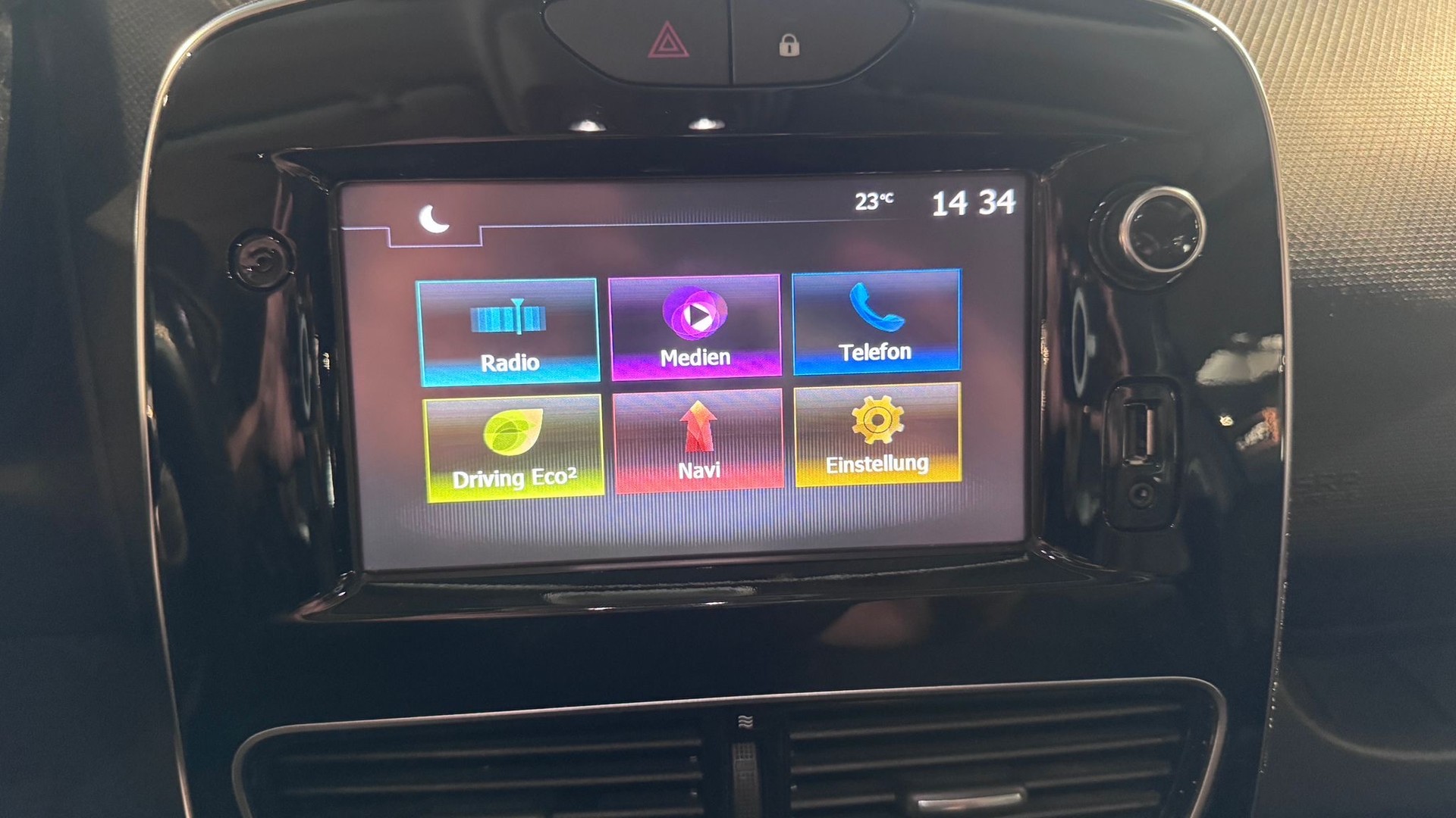 RENAULT Clio Grandtour 1.2 16V T Intens EDC-image-12