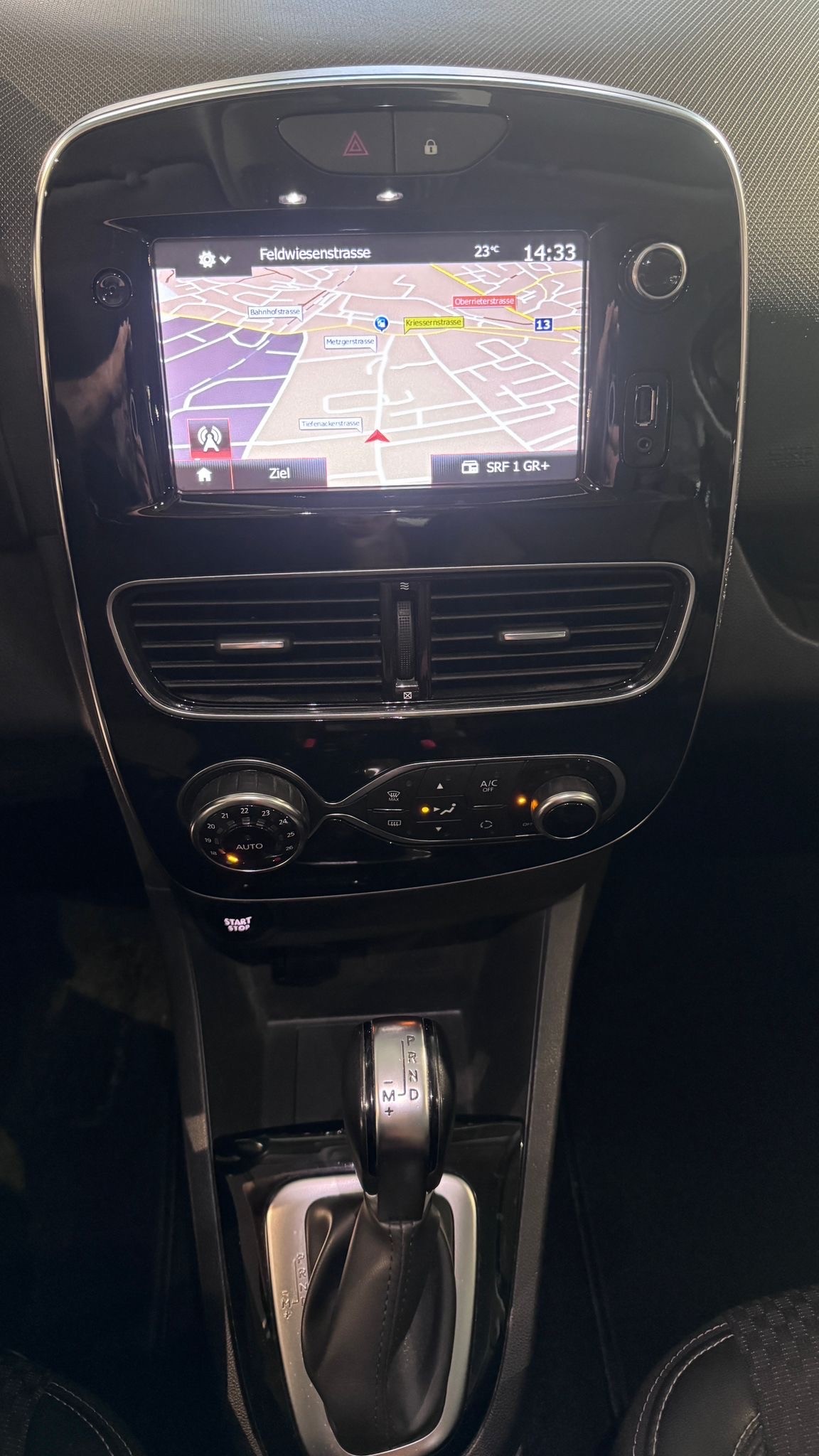 RENAULT Clio Grandtour 1.2 16V T Intens EDC-image-9