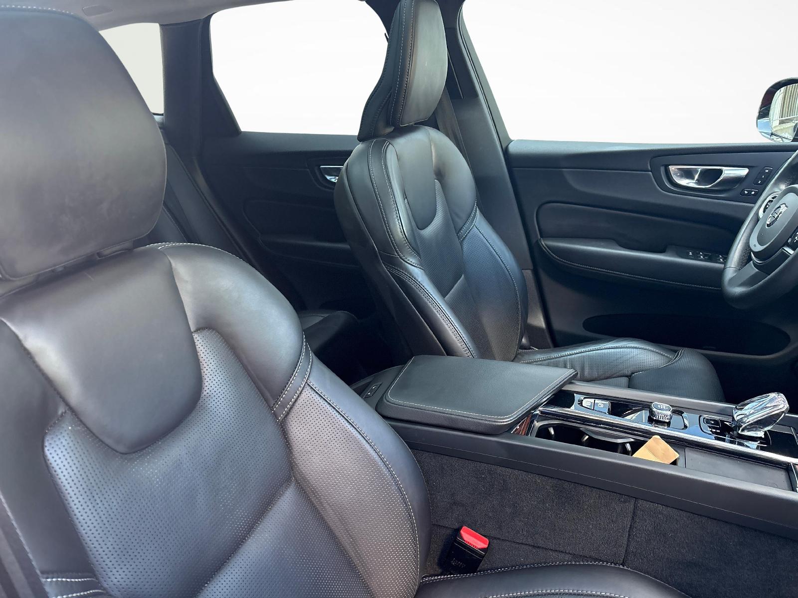 VOLVO XC60 2.0 T8 TE Ultimate Dark eAWD-image-9