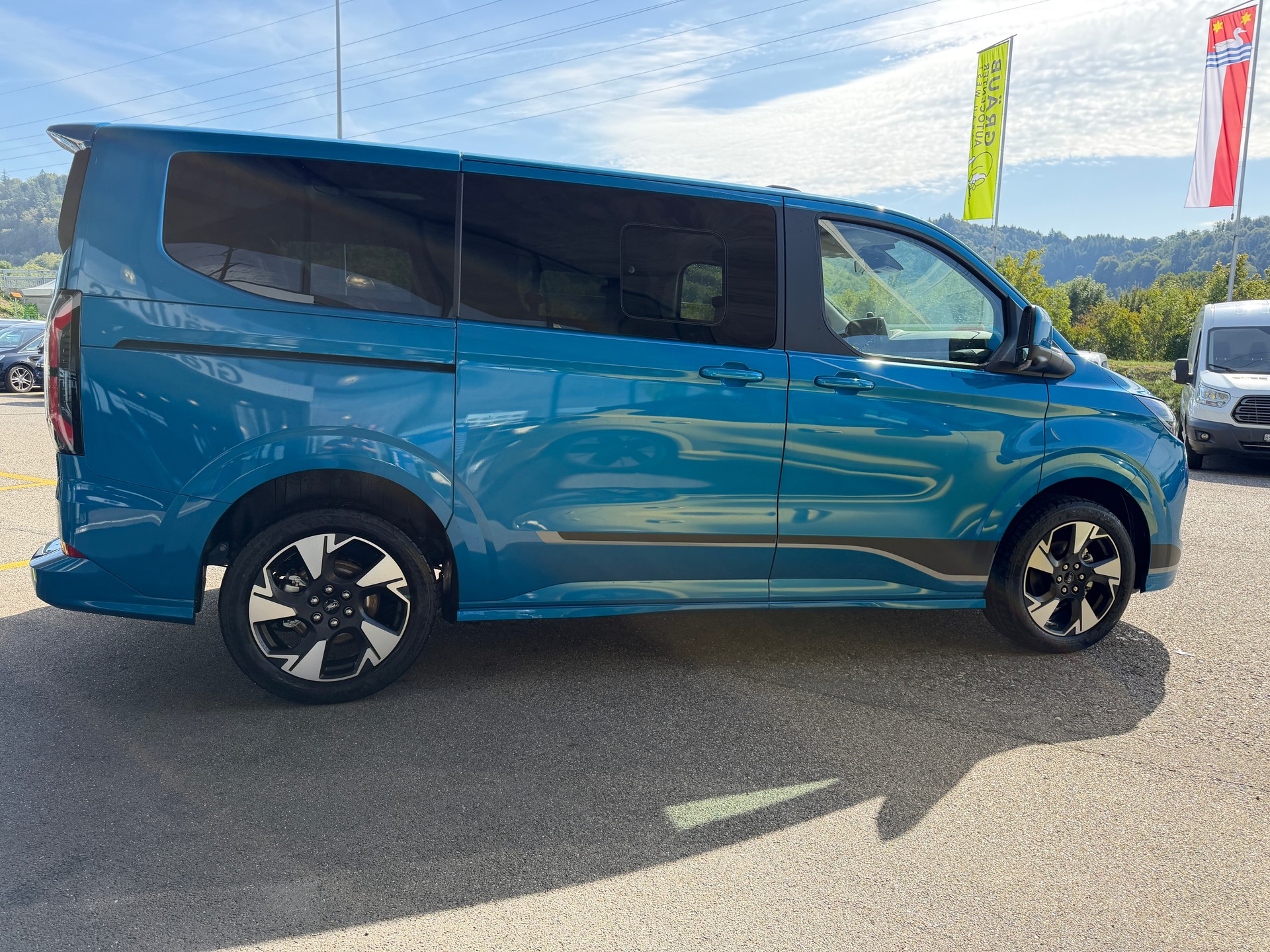 FORD Tourneo Bus 340 L1H1 PHEV Sport-image-5