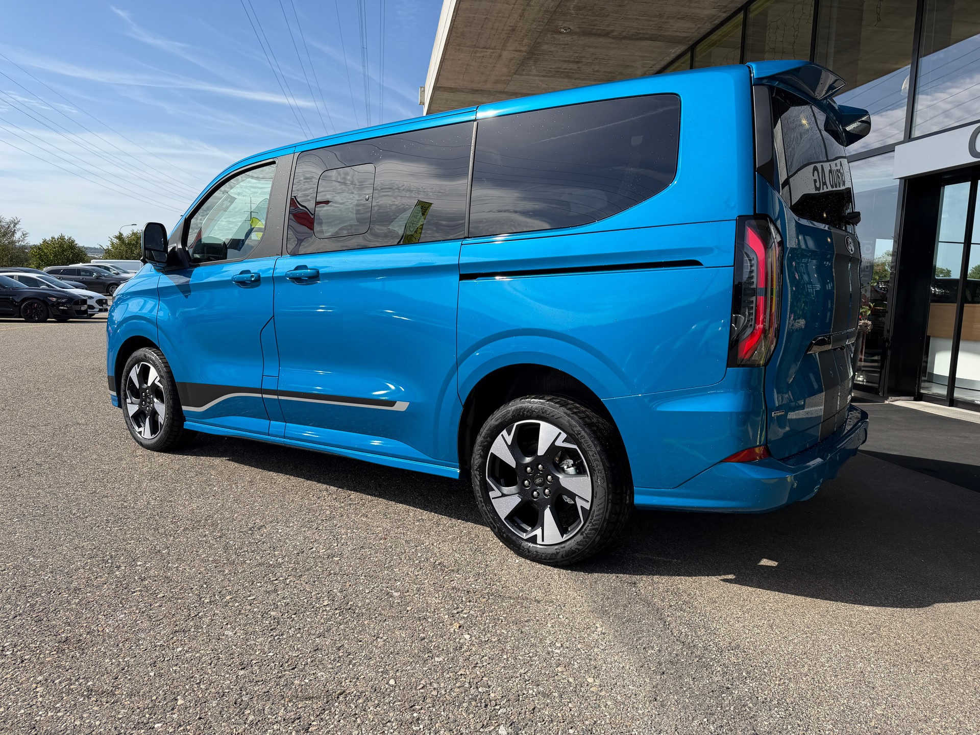 FORD Tourneo Bus 340 L1H1 PHEV Sport-image-3