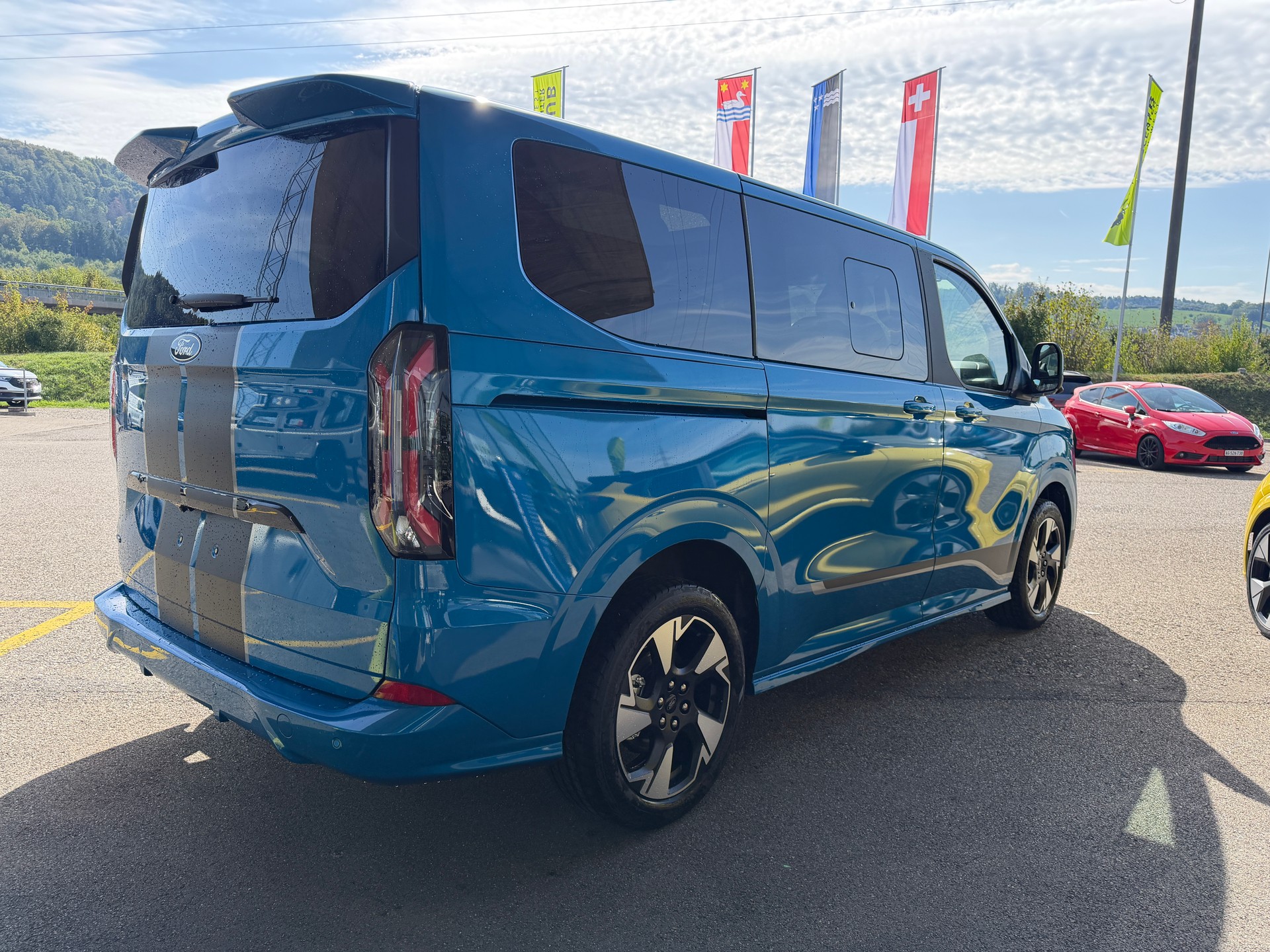 FORD Tourneo Bus 340 L1H1 PHEV Sport-image-4
