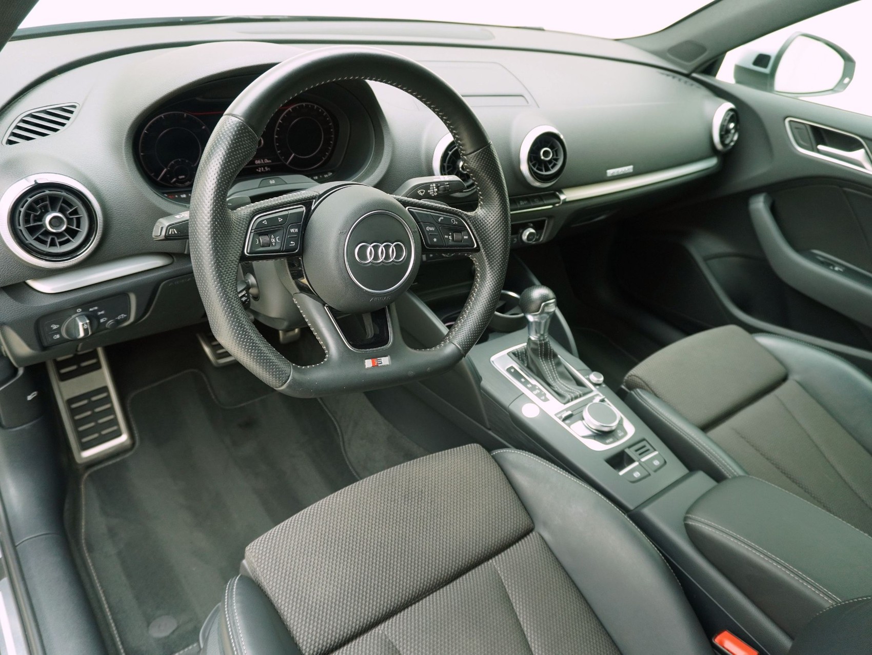 AUDI A3 Sportback 40 e-tron S line S-Tronic-image-9