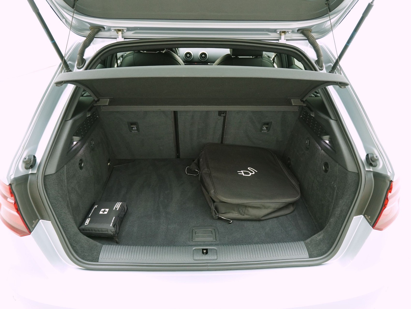 AUDI A3 Sportback 40 e-tron S line S-Tronic-image-11
