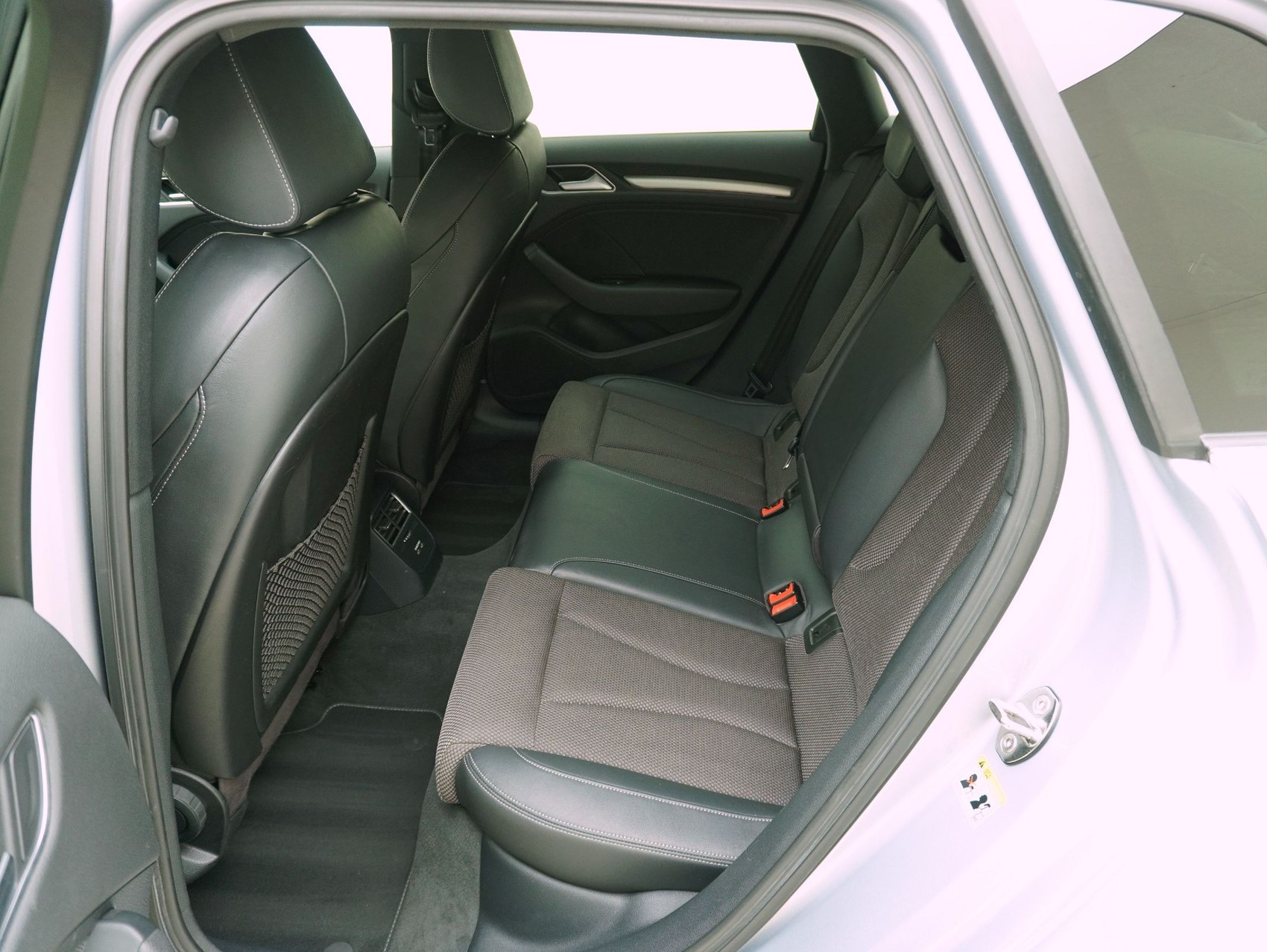 AUDI A3 Sportback 40 e-tron S line S-Tronic-image-10