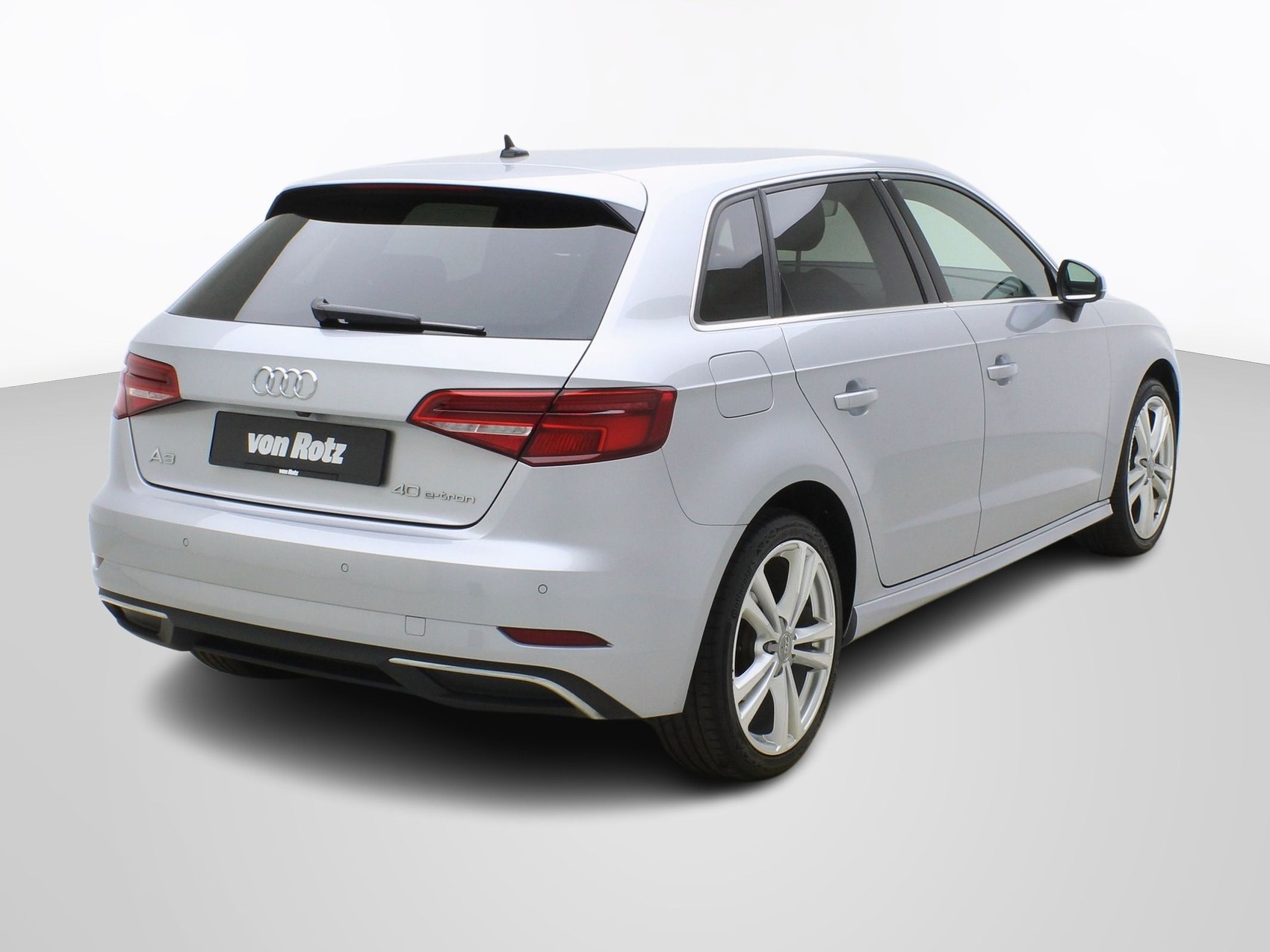 AUDI A3 Sportback 40 e-tron S line S-Tronic-image-4
