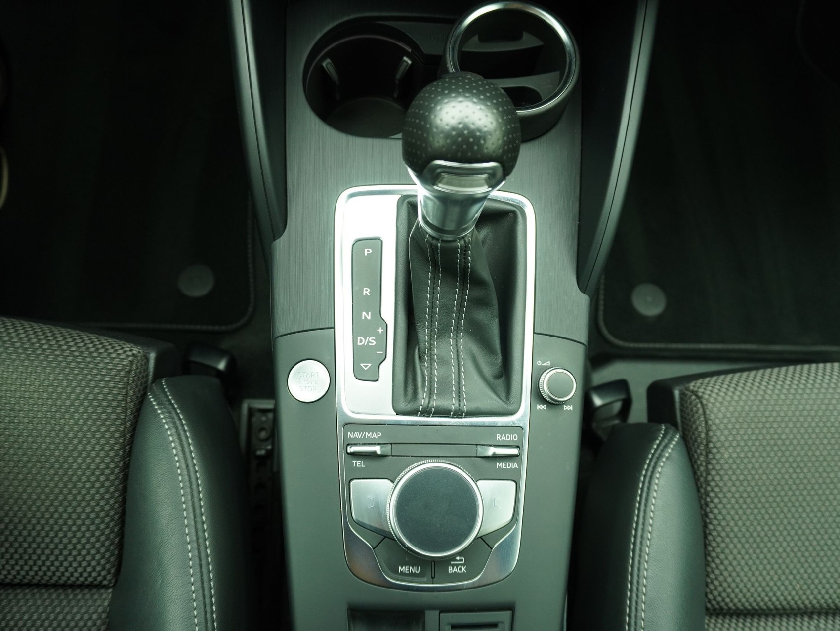 AUDI A3 Sportback 40 e-tron S line S-Tronic-image-14